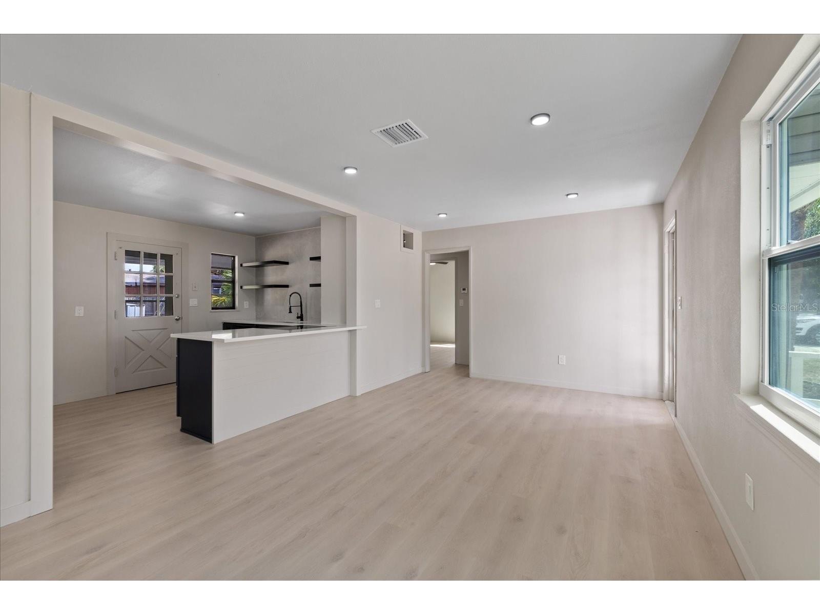 8211 Diagonal Road N Saint Petersburg FL 33702 W7887127 image7