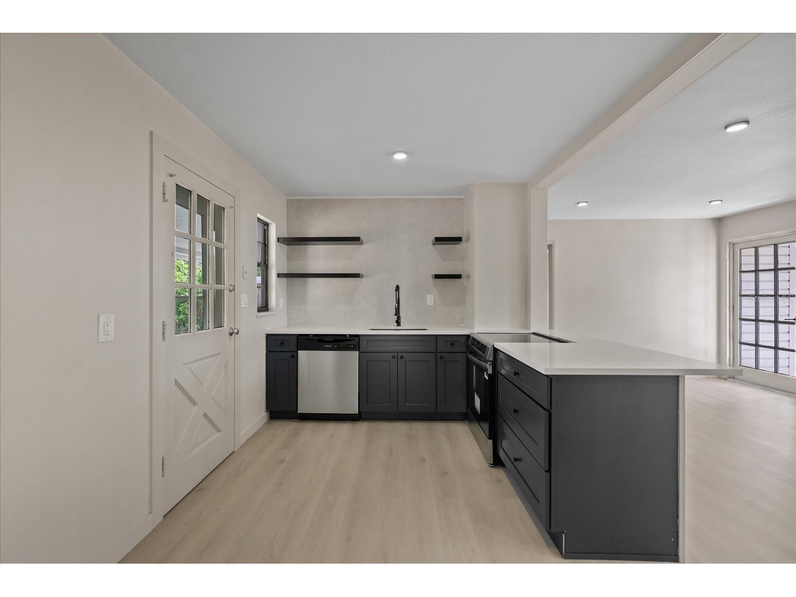 8211 Diagonal Road N Saint Petersburg FL 33702 W7887127 image8