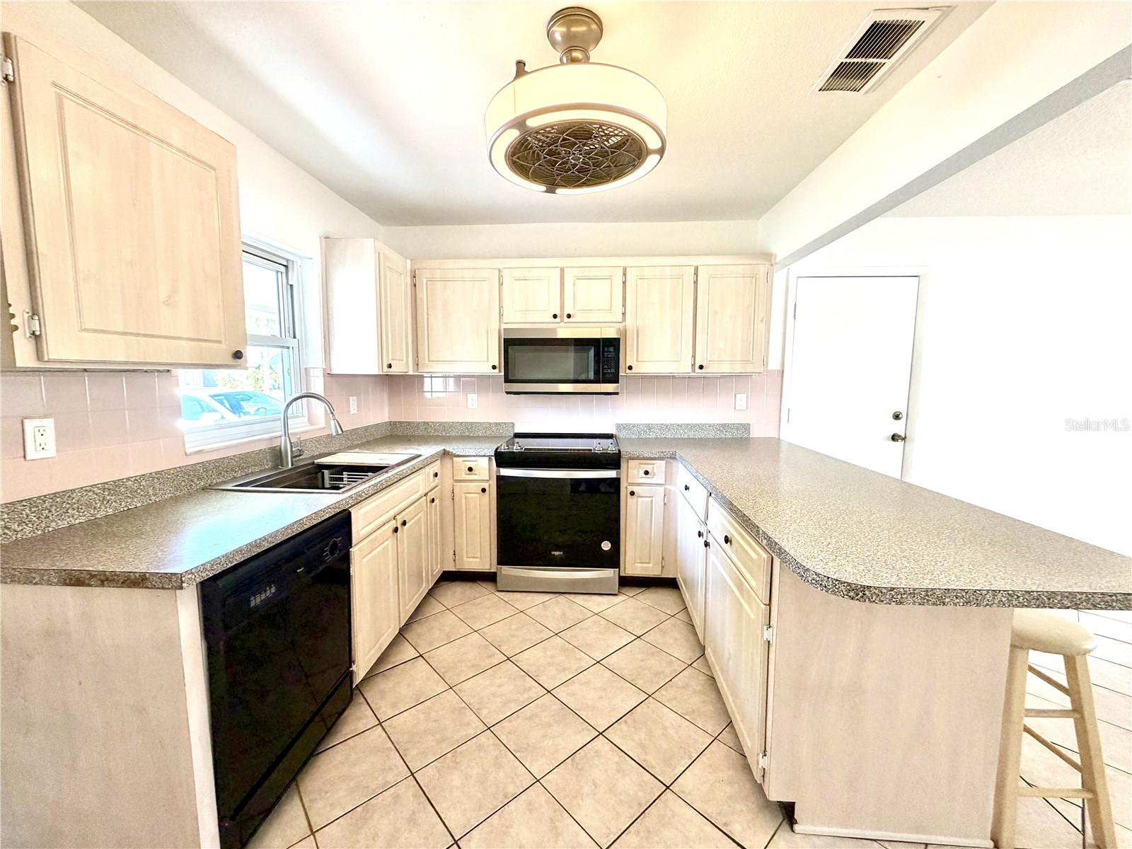 8212 101st Court Seminole FL 33777 TB8511137 image10