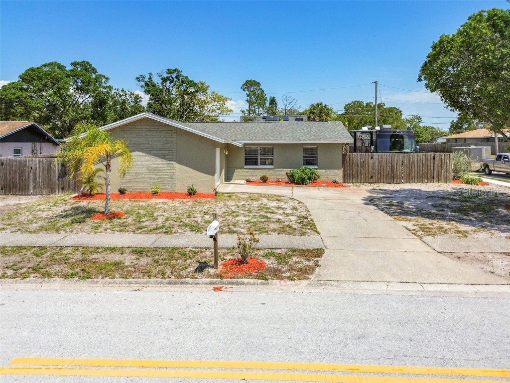 8213 129th Street N Seminole FL 33776 U8237612 image1