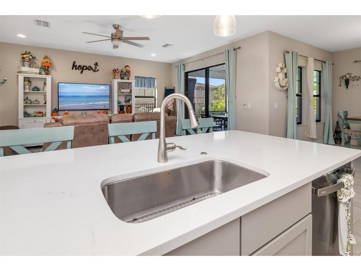 8213 Carrhill Place Parrish FL 34219 TB8434833 image18