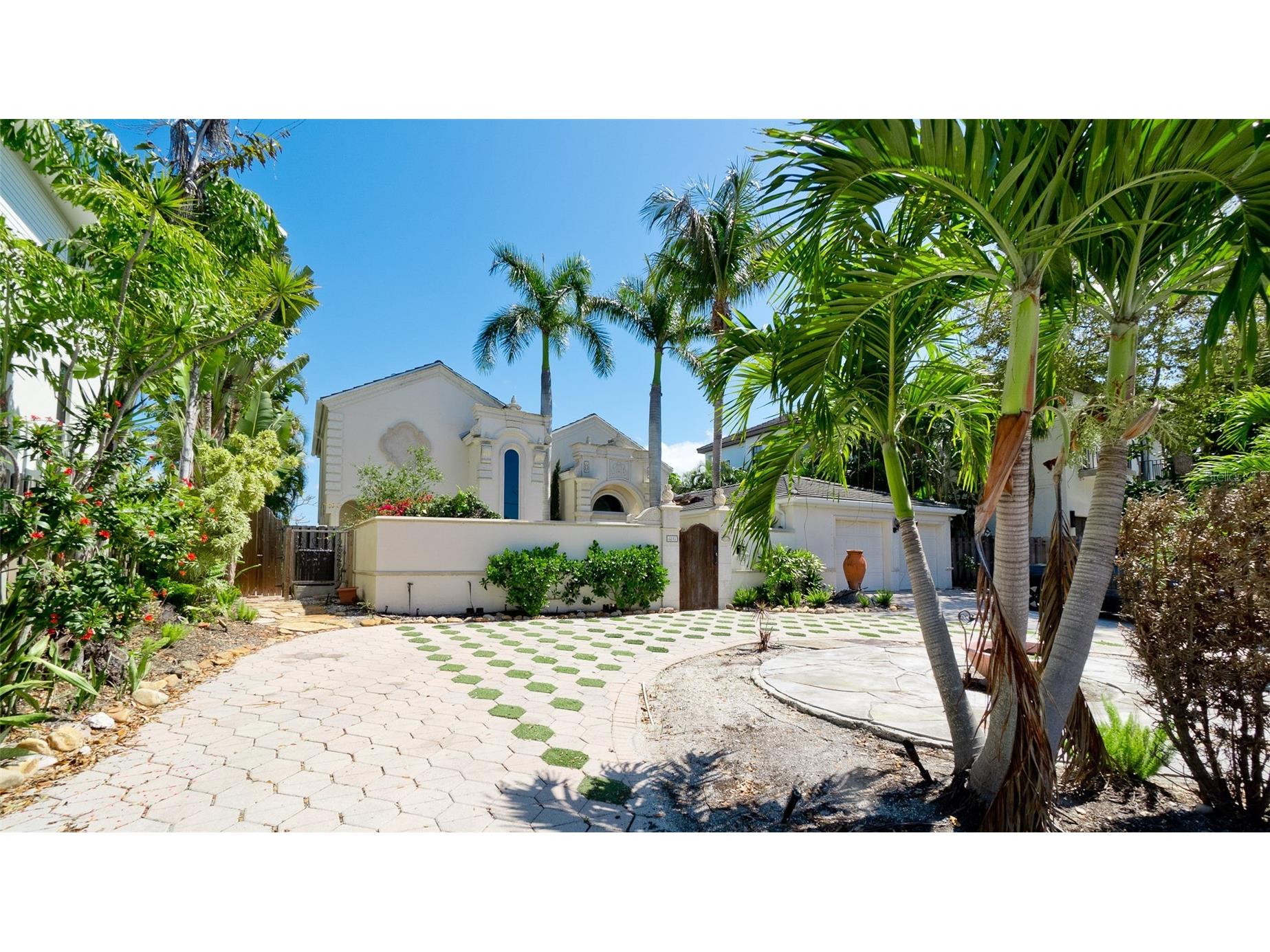8213 Midnight Pass Road Sarasota FL 34242 A4686208 image1