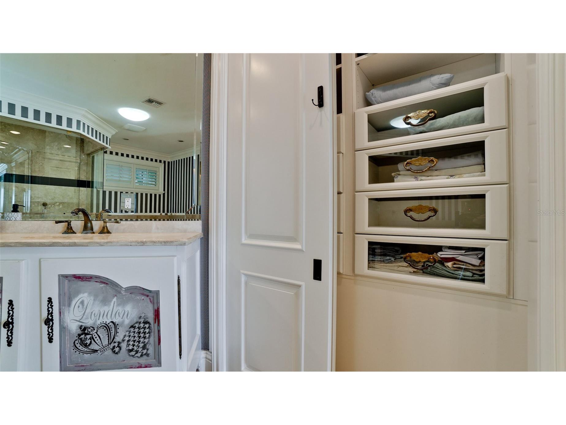 8213 Midnight Pass Road Sarasota FL 34242 A4686208 image26