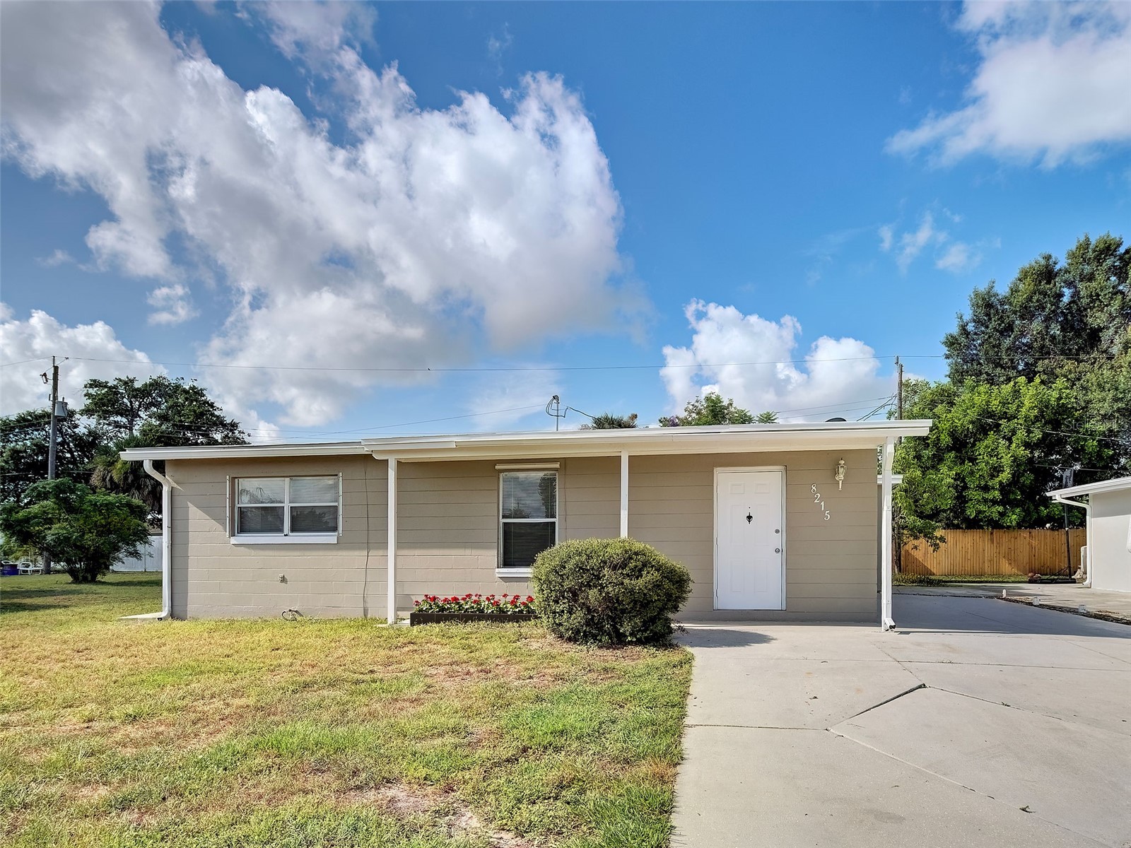 8215 Agress Avenue North Port FL 34287 A4697837 image1