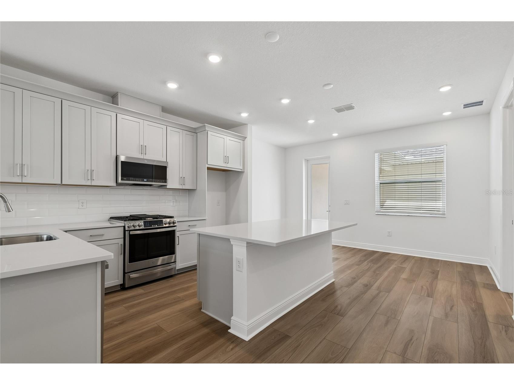 8217 Seaflower Parkway Bradenton FL 34210 R4910015 image3