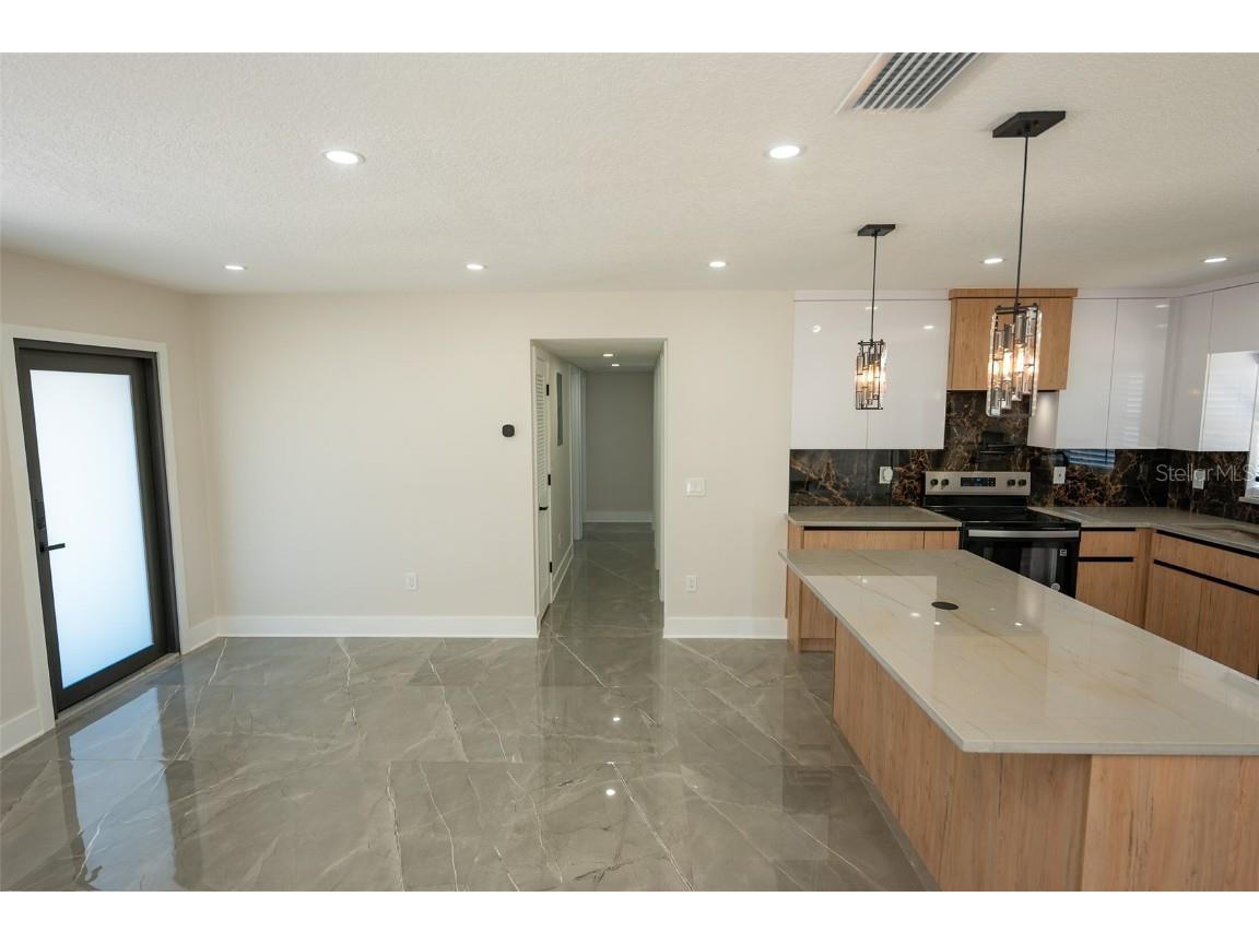 8217 Tanglewood Lane Tampa FL 33615 TB8411018 image17