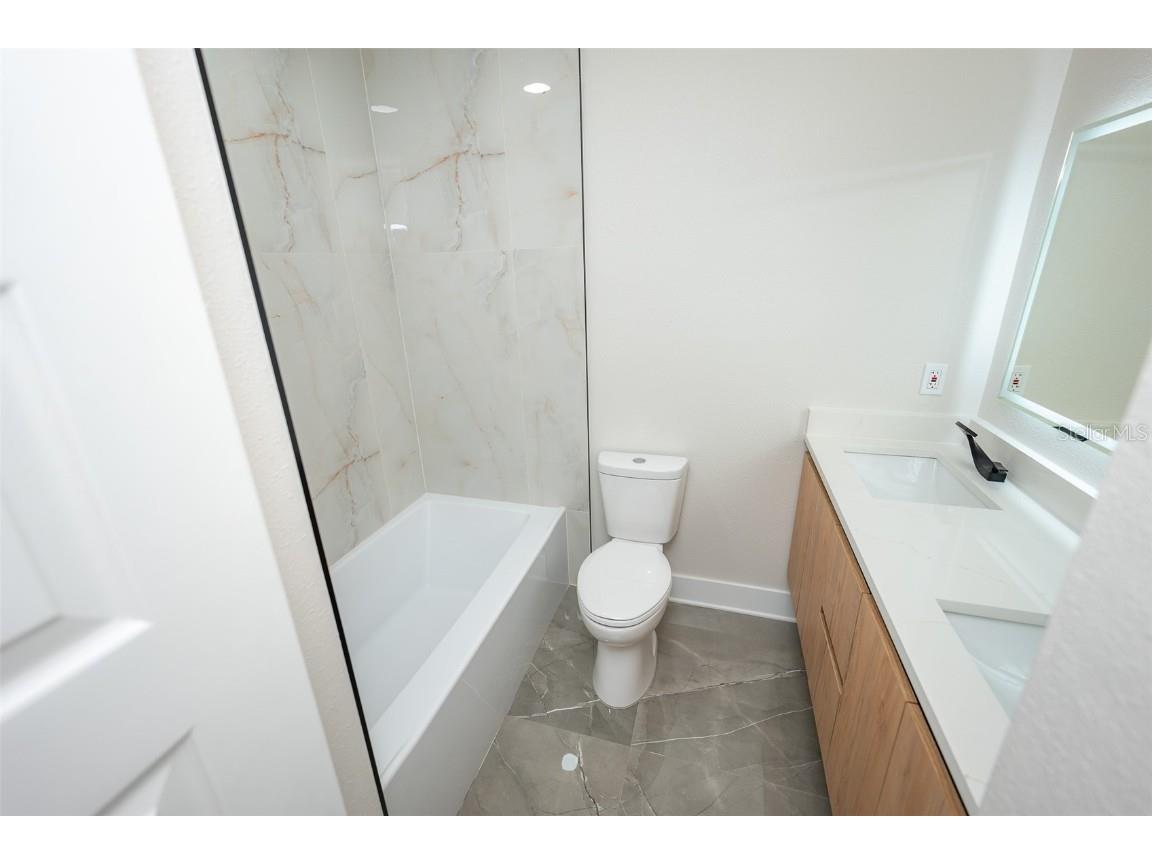 8217 Tanglewood Lane Tampa FL 33615 TB8411018 image20