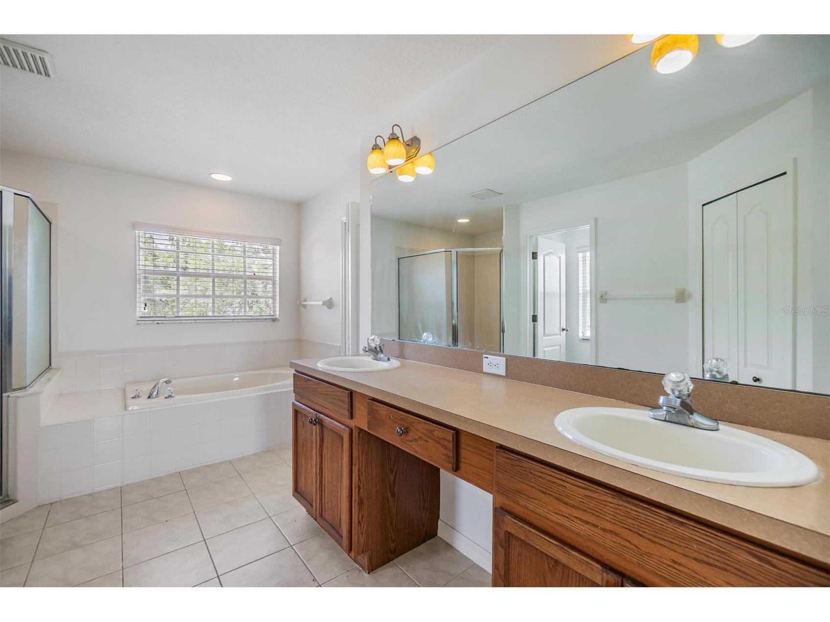 8219 Canterbury Lake Boulevard Tampa FL 33619 TB8516446 image25