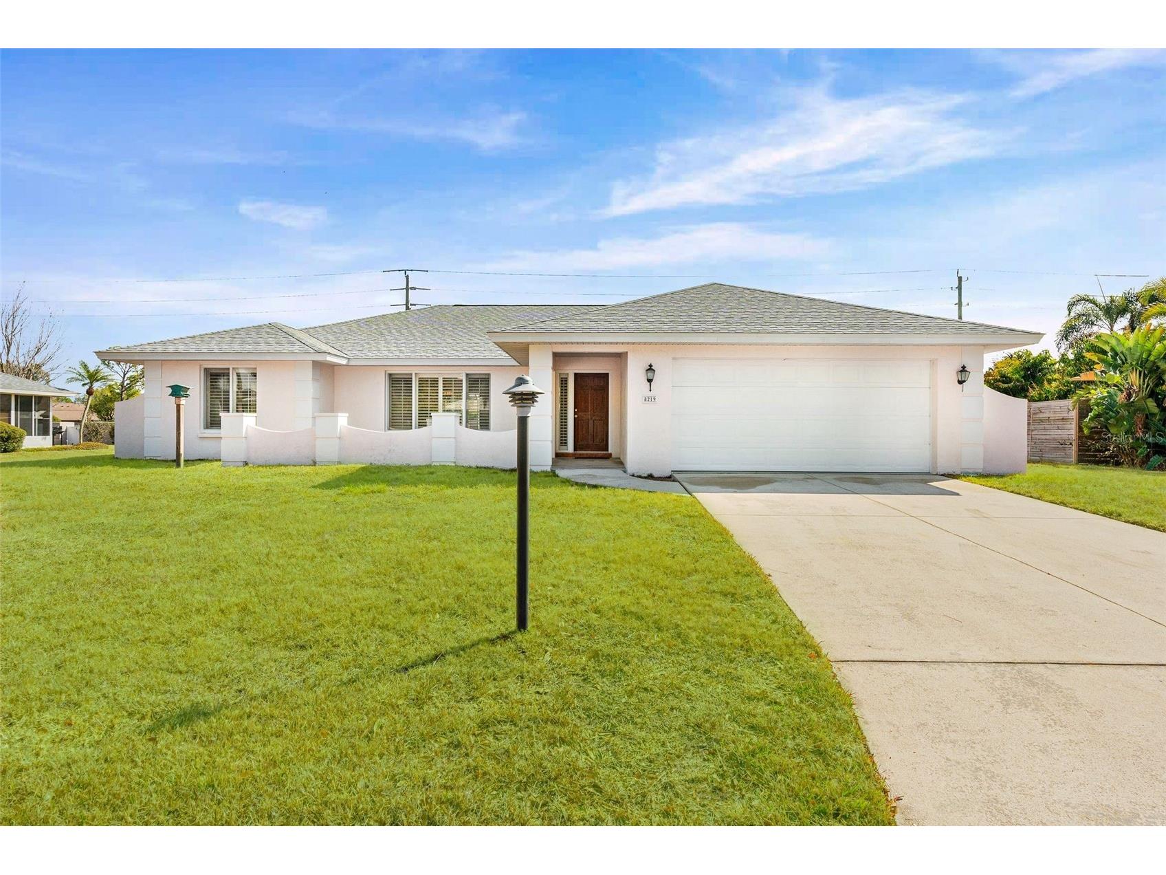 8219 Timber Lake Lane Sarasota FL 34243 A4683126 image1