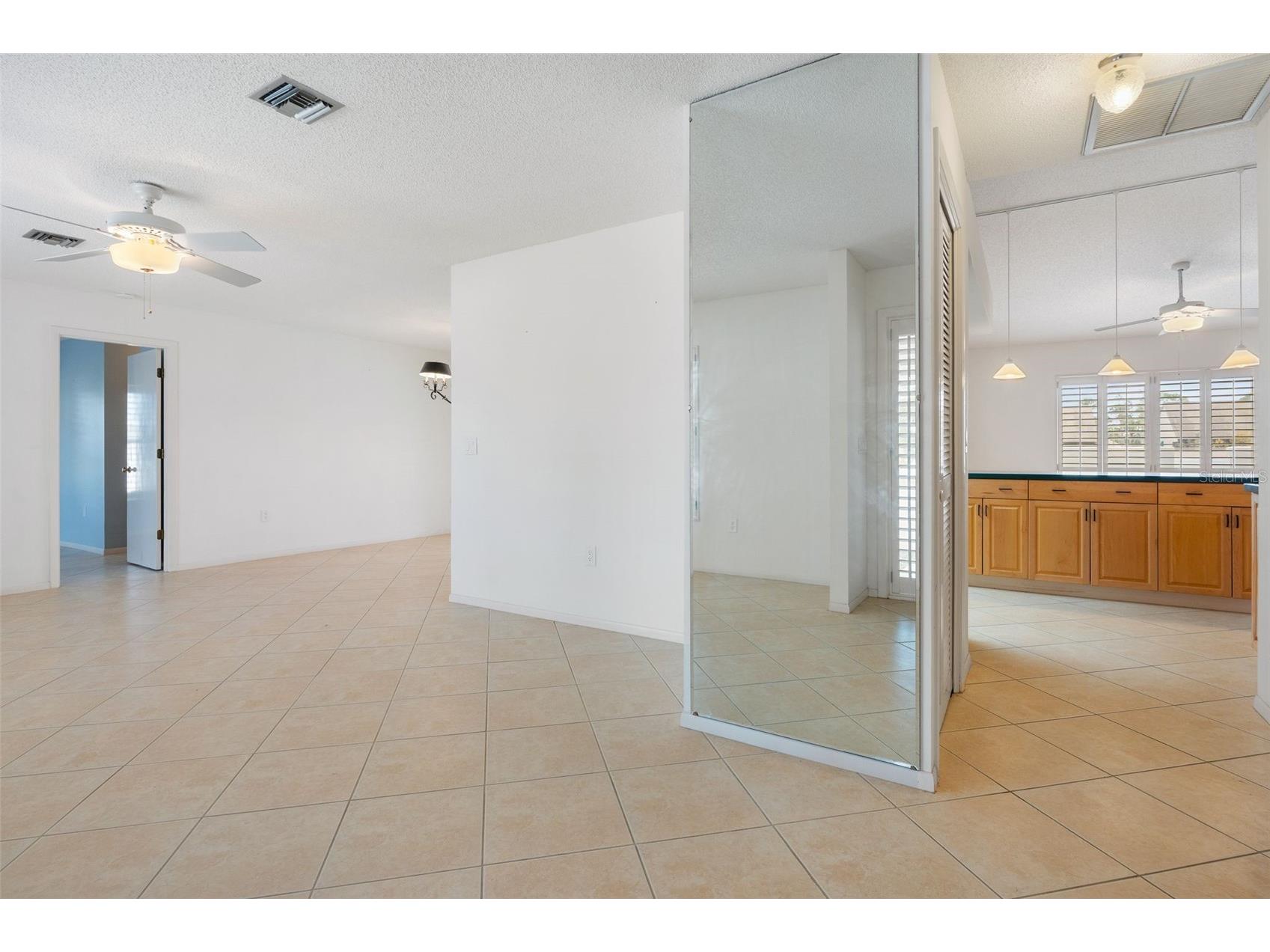 8219 Timber Lake Lane Sarasota FL 34243 A4683126 image10