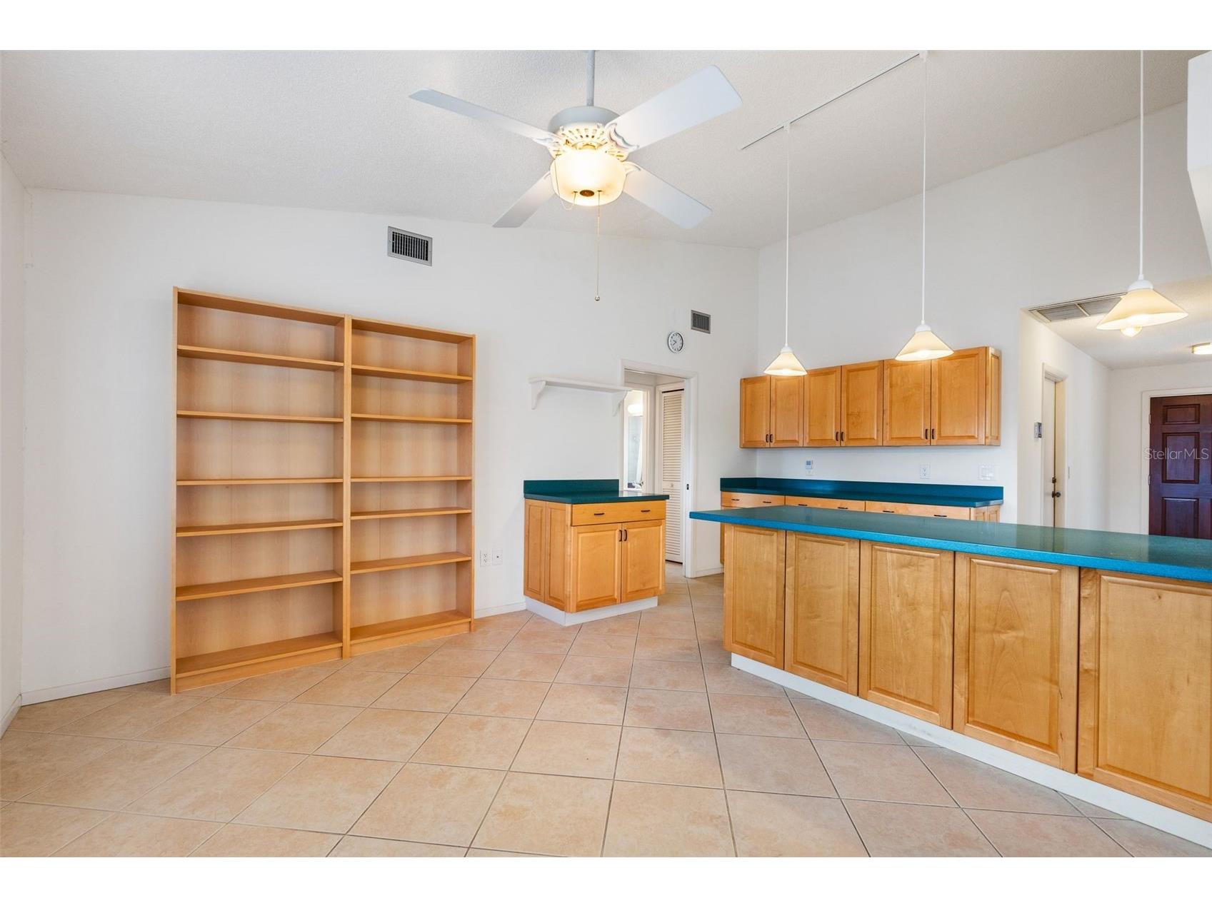 8219 Timber Lake Lane Sarasota FL 34243 A4683126 image37