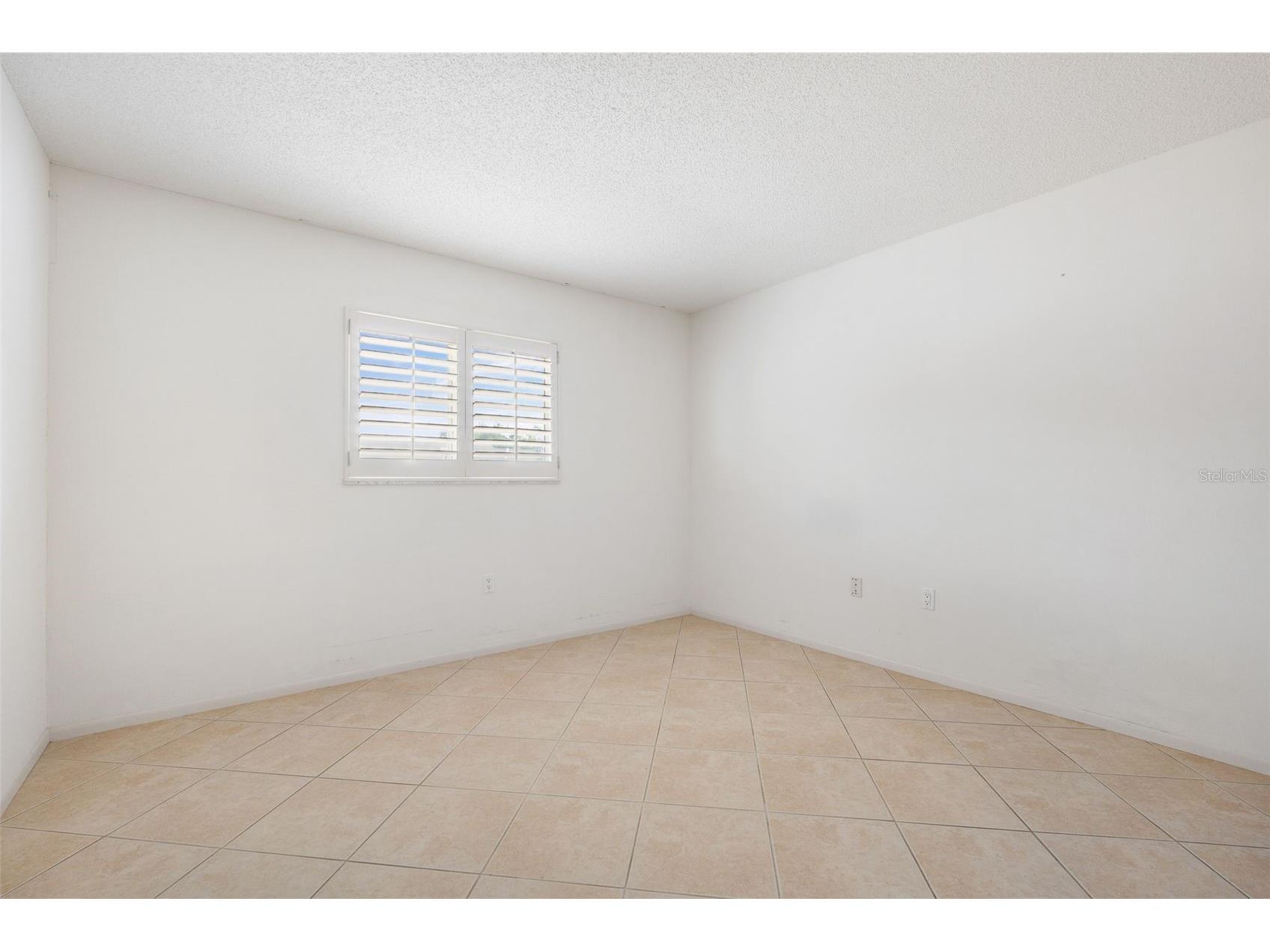 8219 Timber Lake Lane Sarasota FL 34243 A4683126 image39
