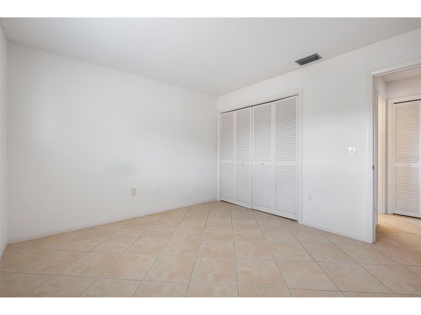 8219 Timber Lake Lane Sarasota FL 34243 A4683126 image40