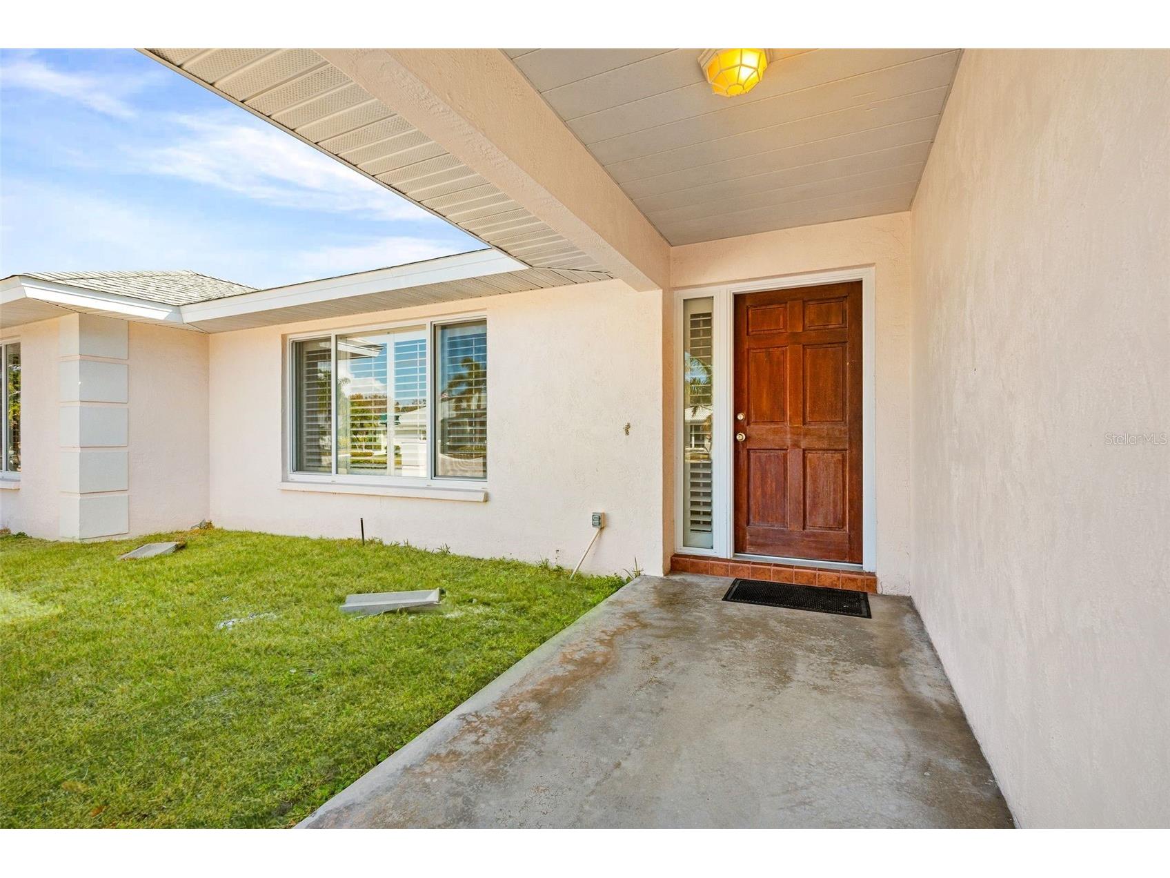 8219 Timber Lake Lane Sarasota FL 34243 A4683126 image8