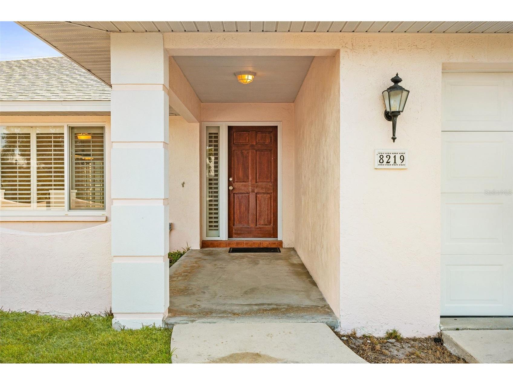 8219 Timber Lake Lane Sarasota FL 34243 A4683126 image9