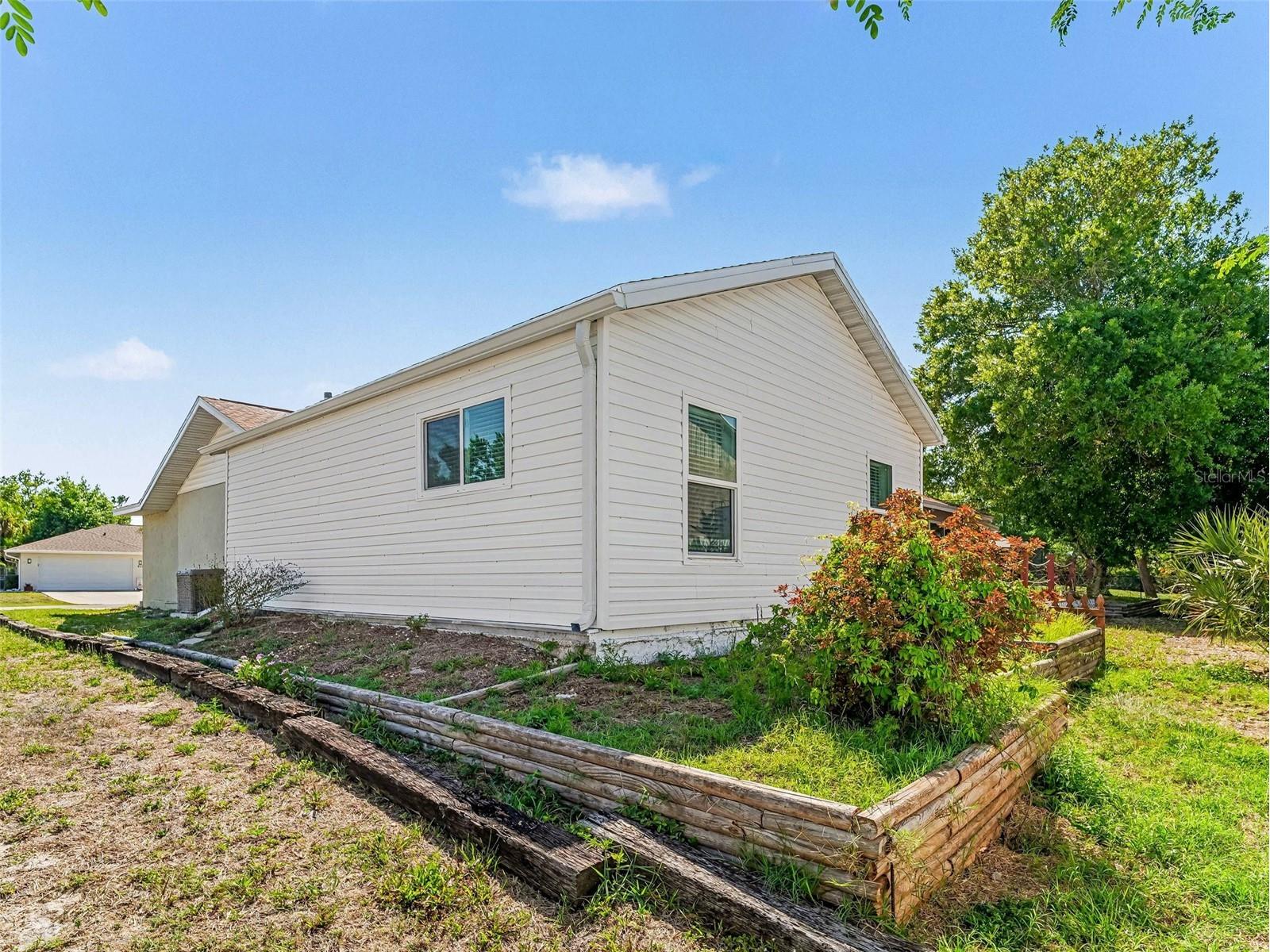 822 Diane Circle Englewood FL 34223 TB8494512 image38