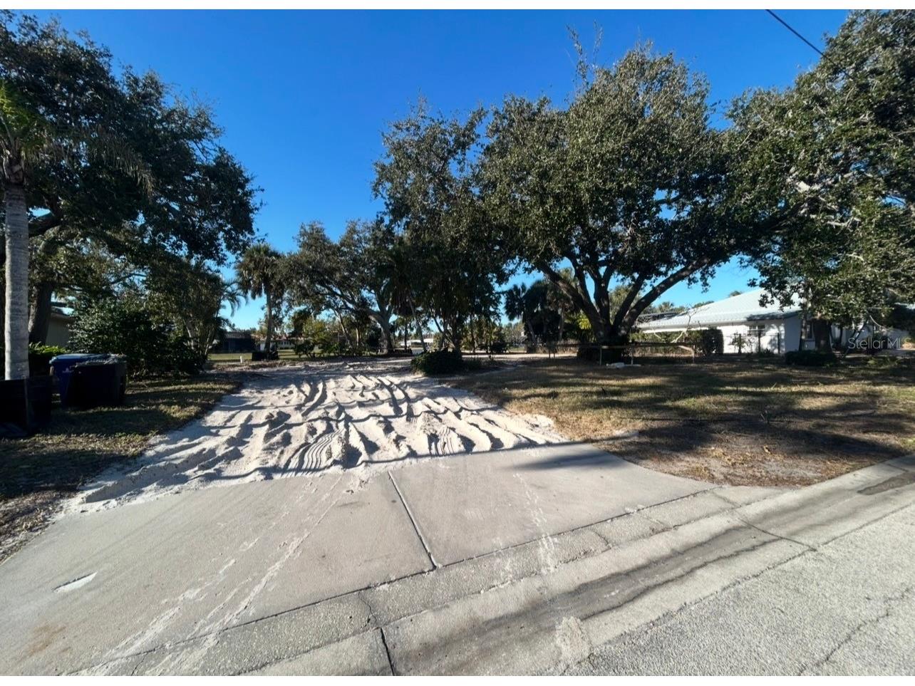 822 Paradise Way Sarasota FL 34242 A4688817 image2