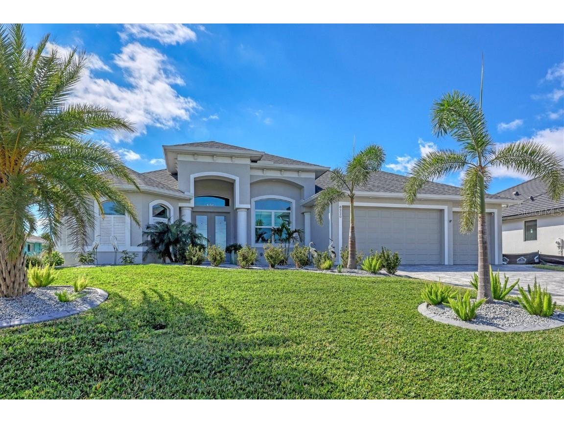 8220 Tecumseh Circle Port Charlotte FL 33981 - ACORN & TECUMSEH WATERWAY D6129373 image1