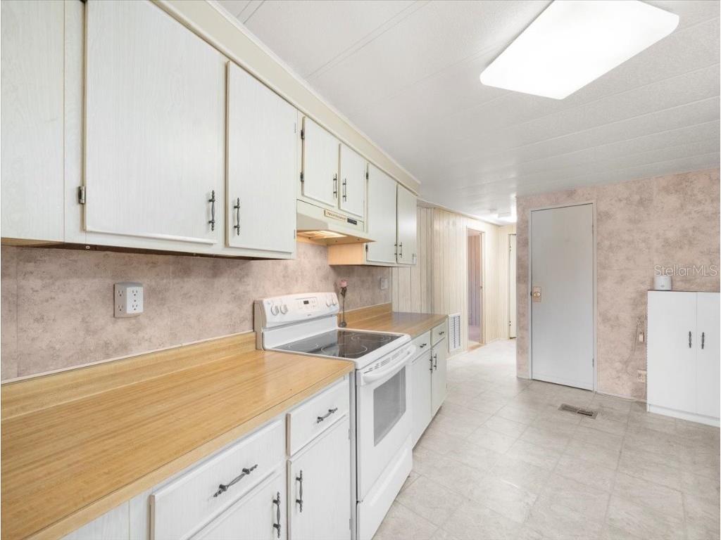 8221 Highpoint Boulevard Brooksville FL 34613 W7879278 image18