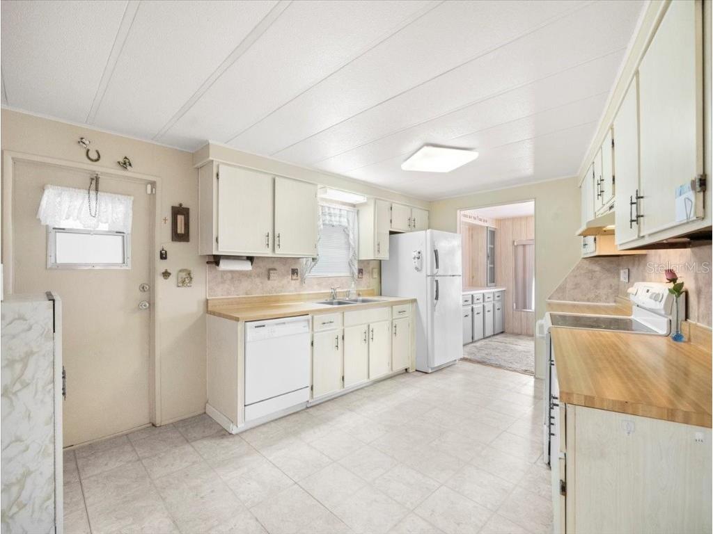 8221 Highpoint Boulevard Brooksville FL 34613 W7879278 image22