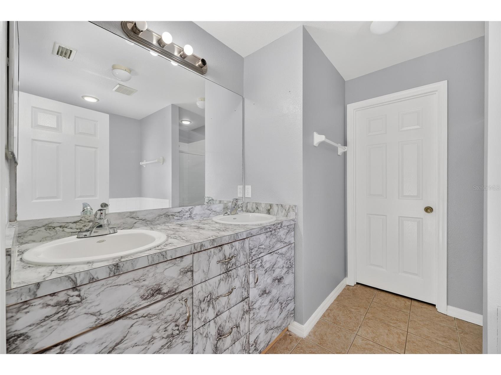 8221 Larrimore Avenue North Port FL 34291 C7526376 image19