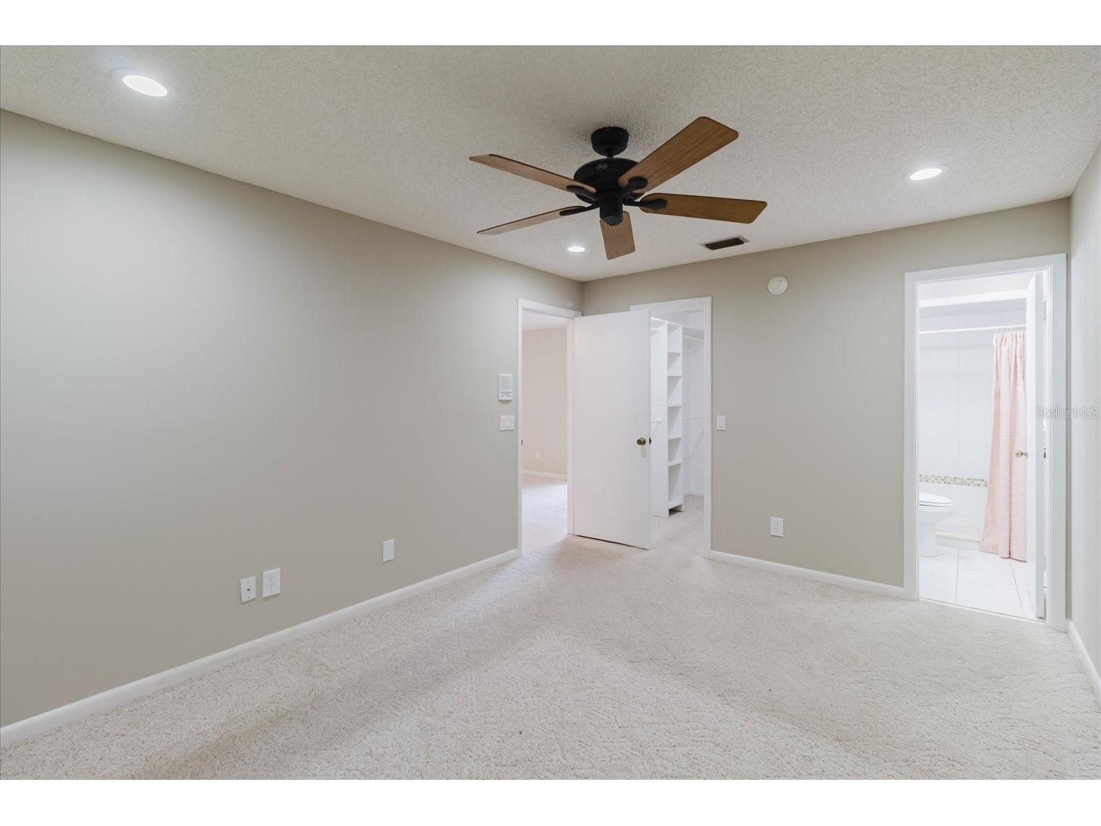 8222 La Serena Drive Tampa FL 33614 TB8484918 image40