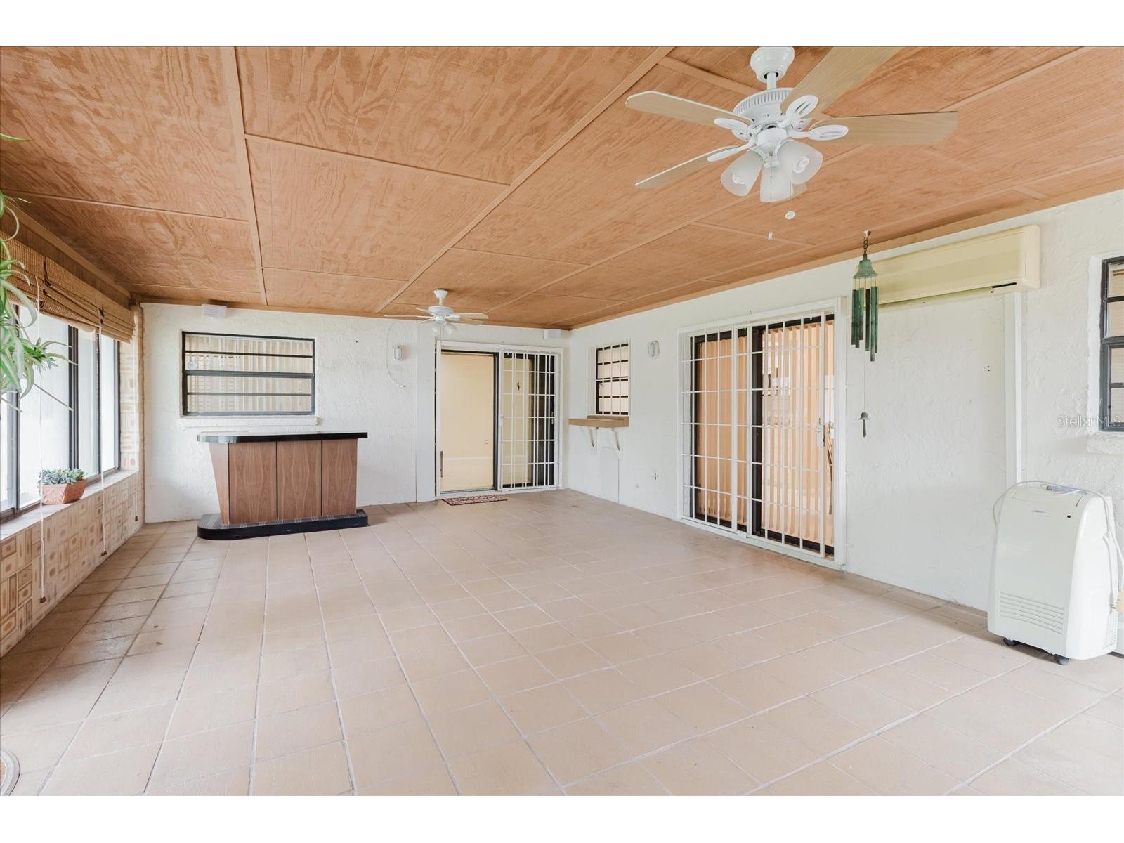 8222 La Serena Drive Tampa FL 33614 TB8484918 image67