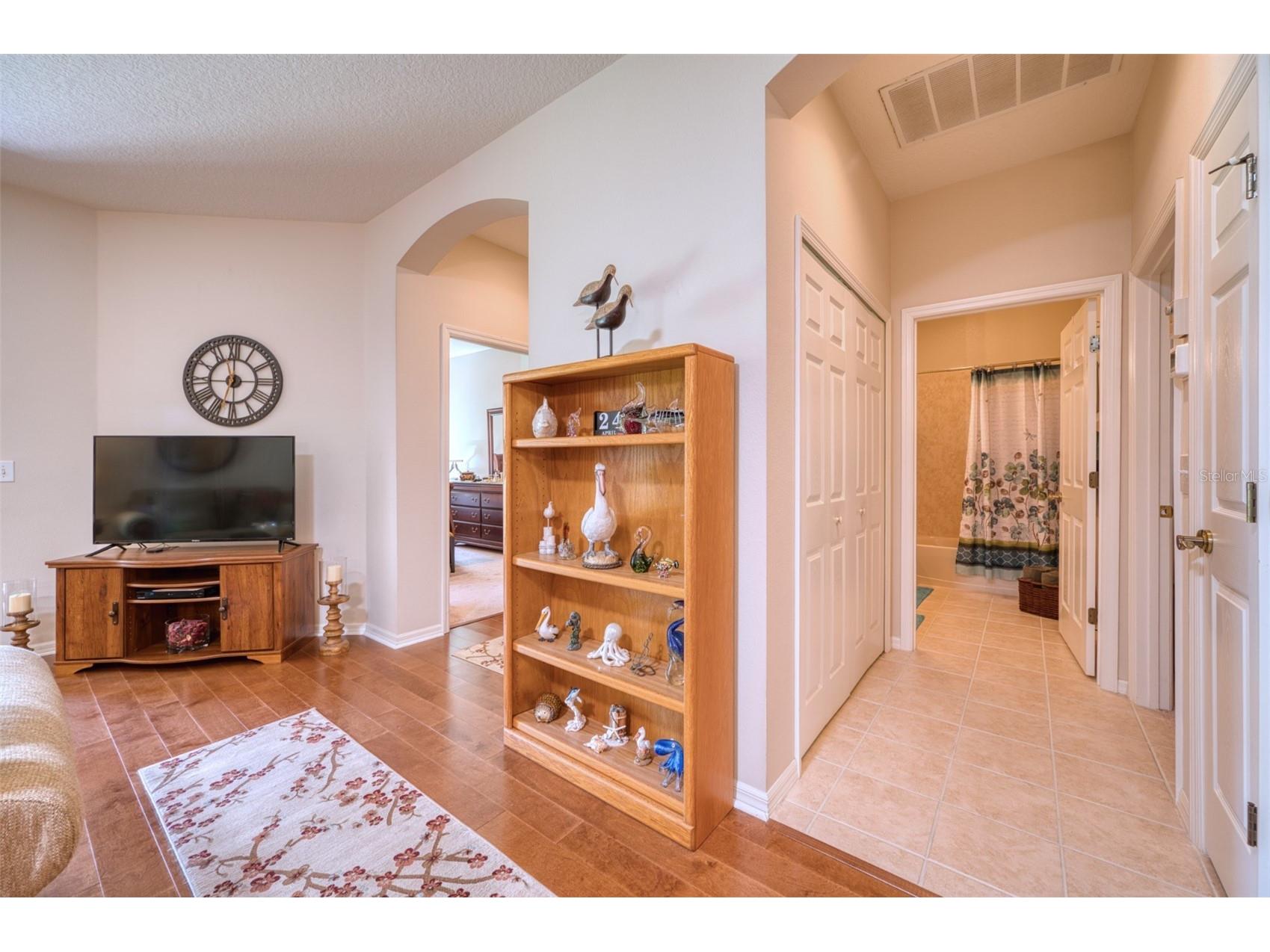 8223 Simpson Falls Court Sarasota FL 34243 A4691459 image16