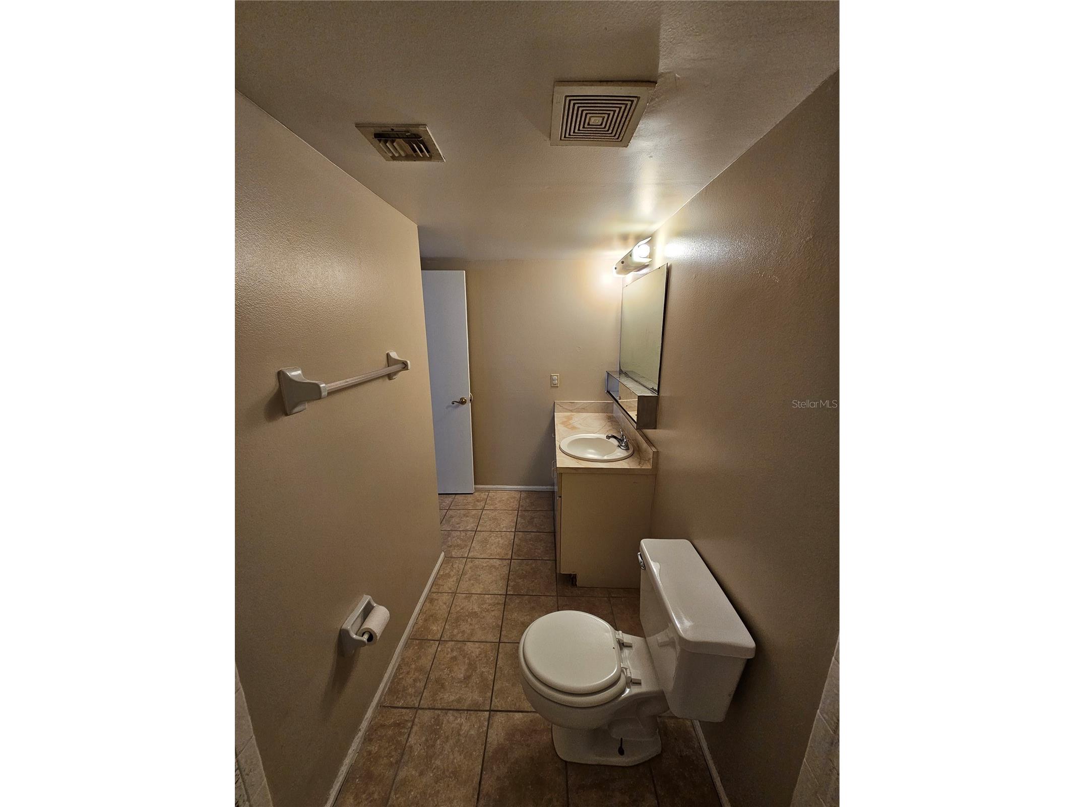 8225 Fairways Circle #F102 Ocala FL 34472 OM717927 image17