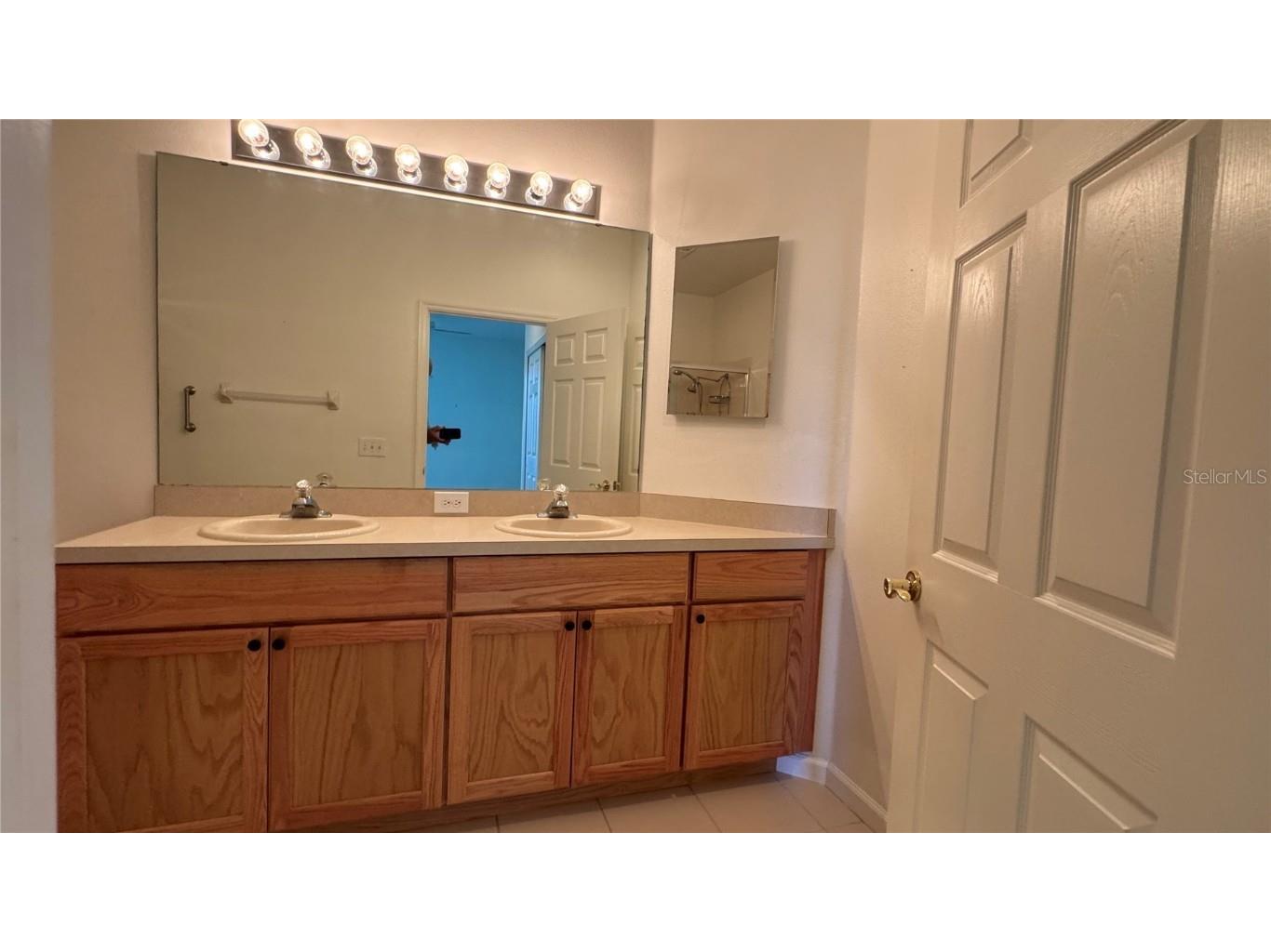 8228 Simpson Falls Court Sarasota FL 34243 A4658021 image13