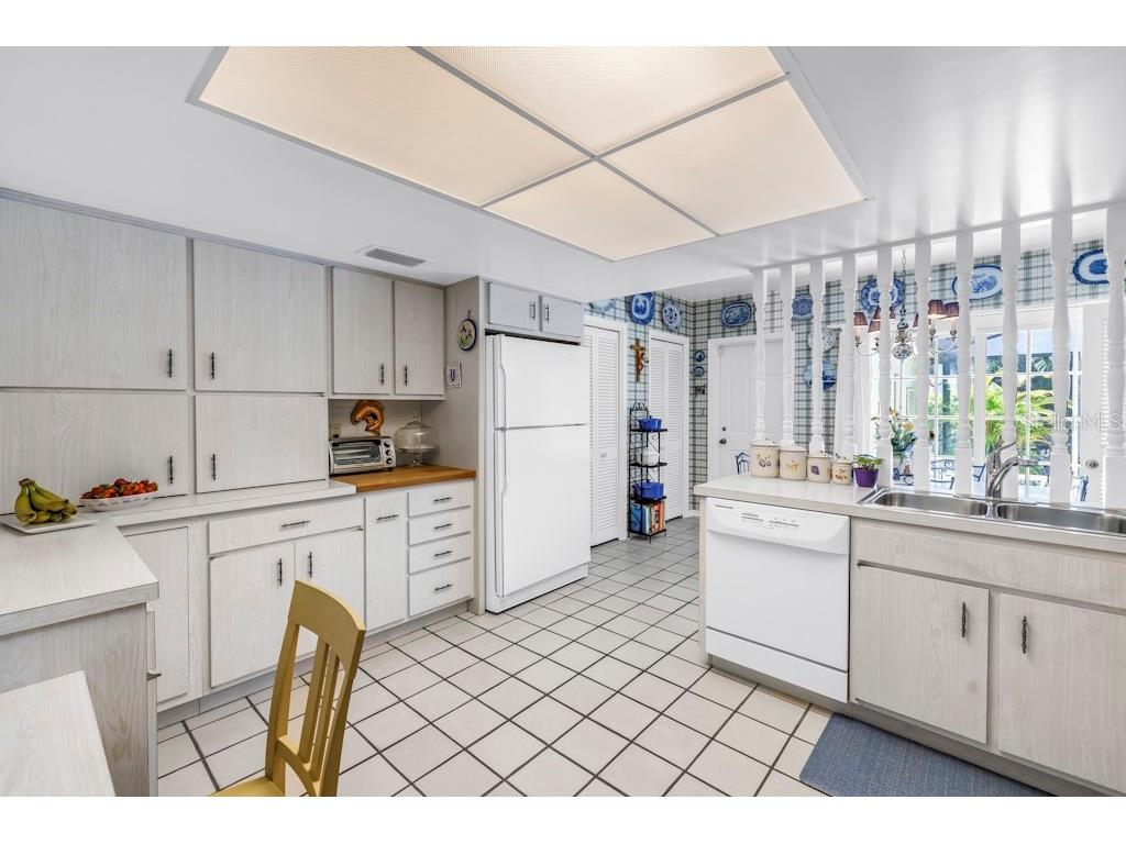 8229 22nd Avenue N Saint Petersburg FL 33710 TB8414239 image16