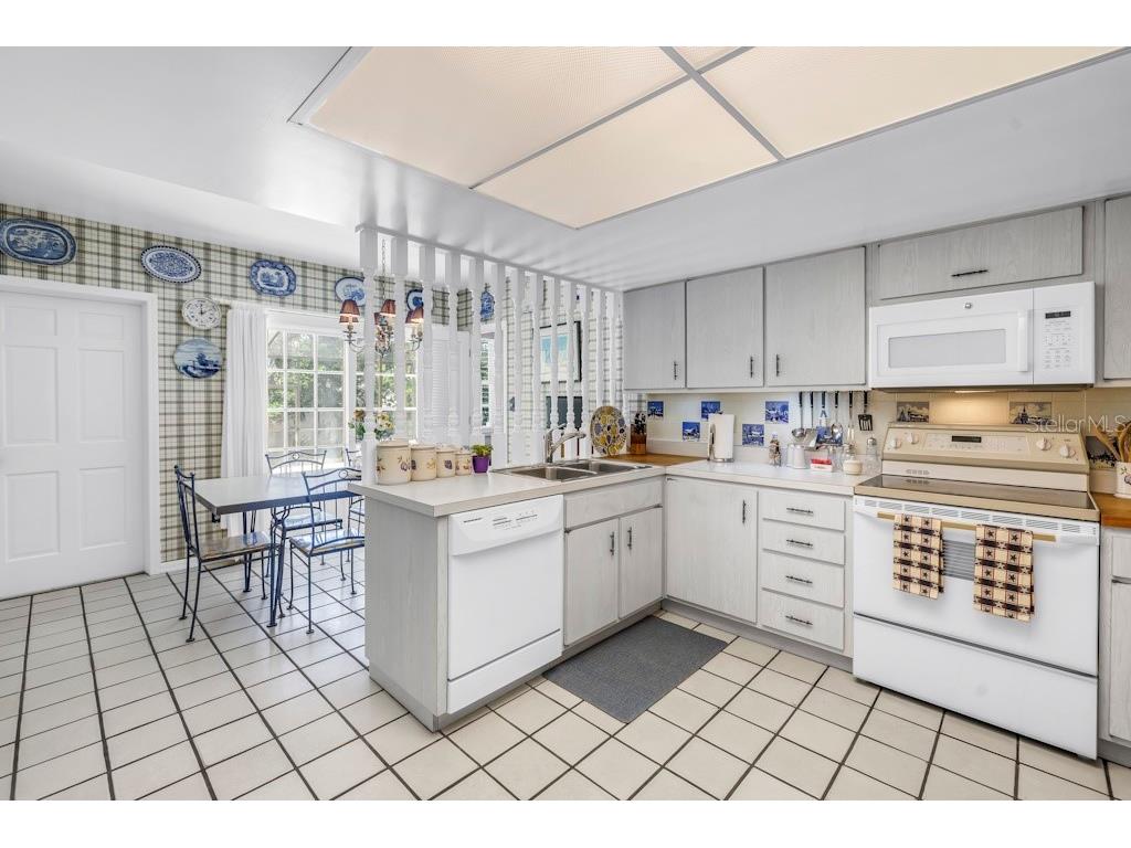 8229 22nd Avenue N Saint Petersburg FL 33710 TB8414239 image17