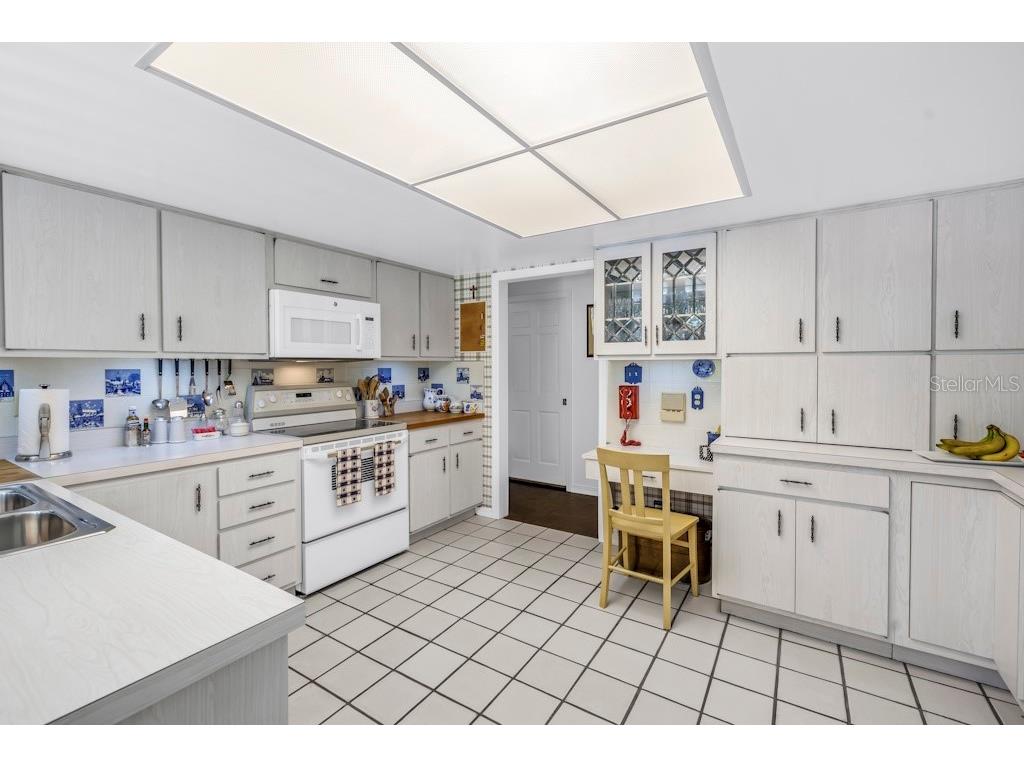 8229 22nd Avenue N Saint Petersburg FL 33710 TB8414239 image18