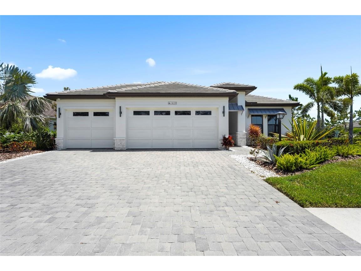 8229 Grande Shores Drive Sarasota FL 34240 A4650576 image1