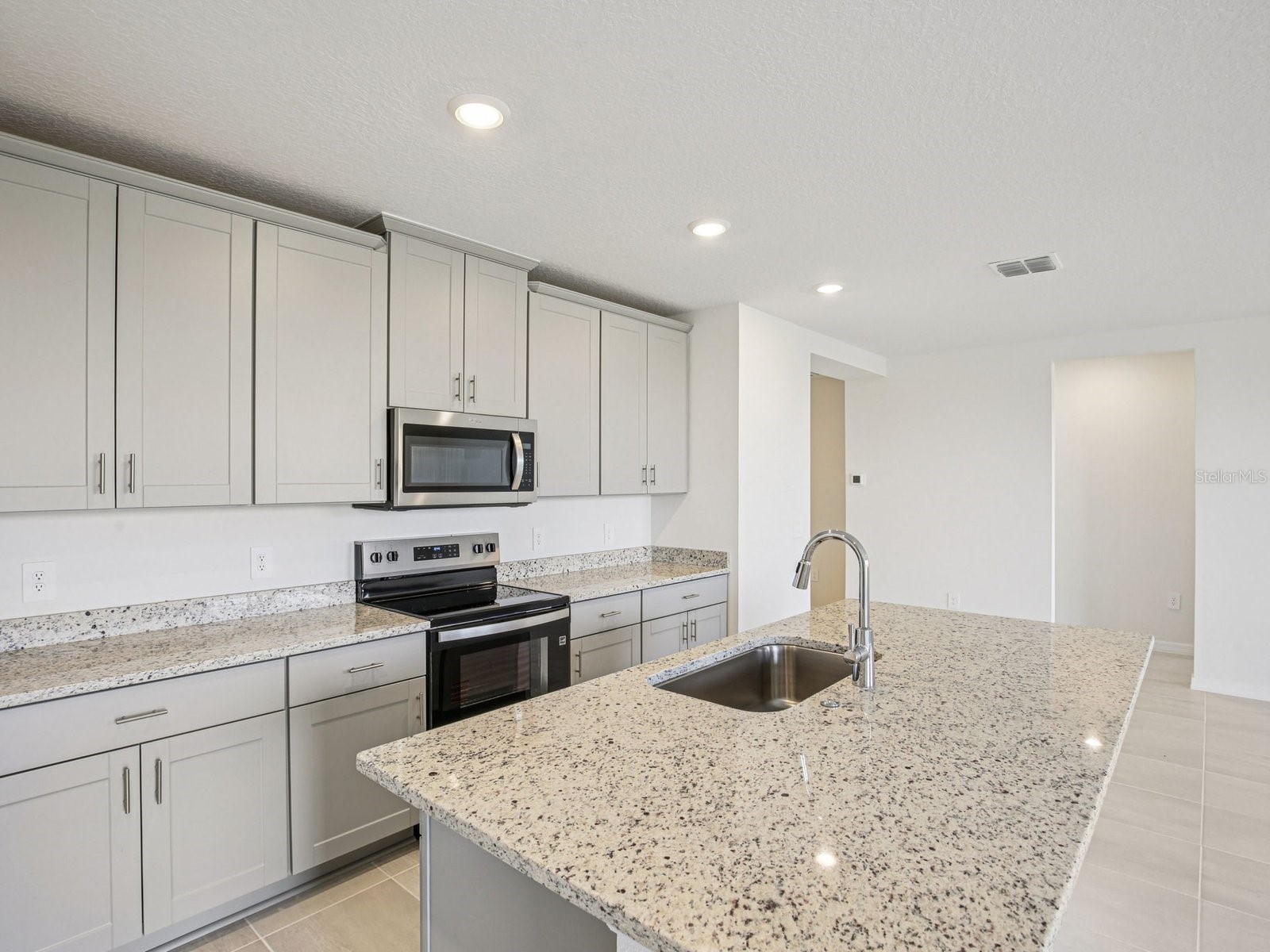 823 Sunshower Drive Lady Lake FL 32159 TB8510554 image3