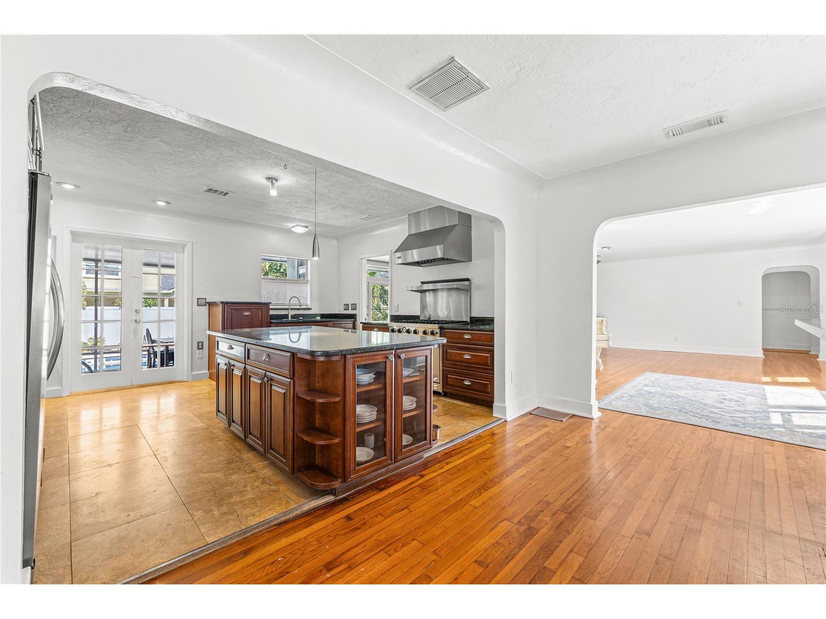 8231 36th Avenue N Saint Petersburg FL 33710 TB8443041 image8