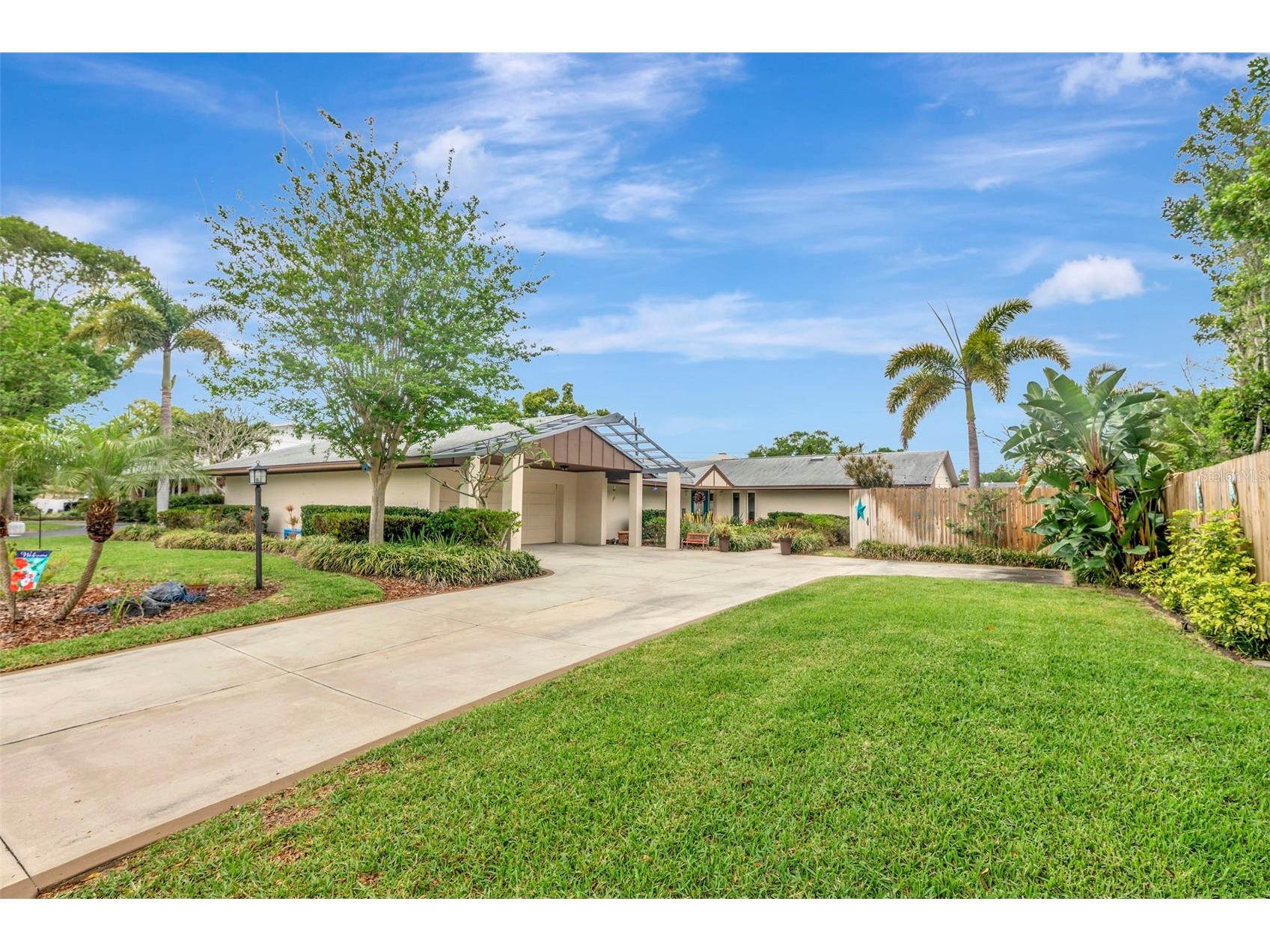 8233 Forest Circle Seminole FL 33776 TB8494962 image1