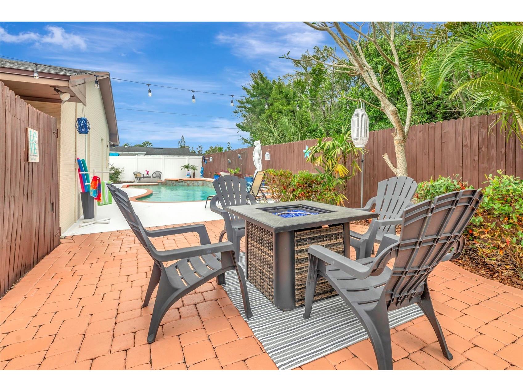 8233 Forest Circle Seminole FL 33776 TB8494962 image12