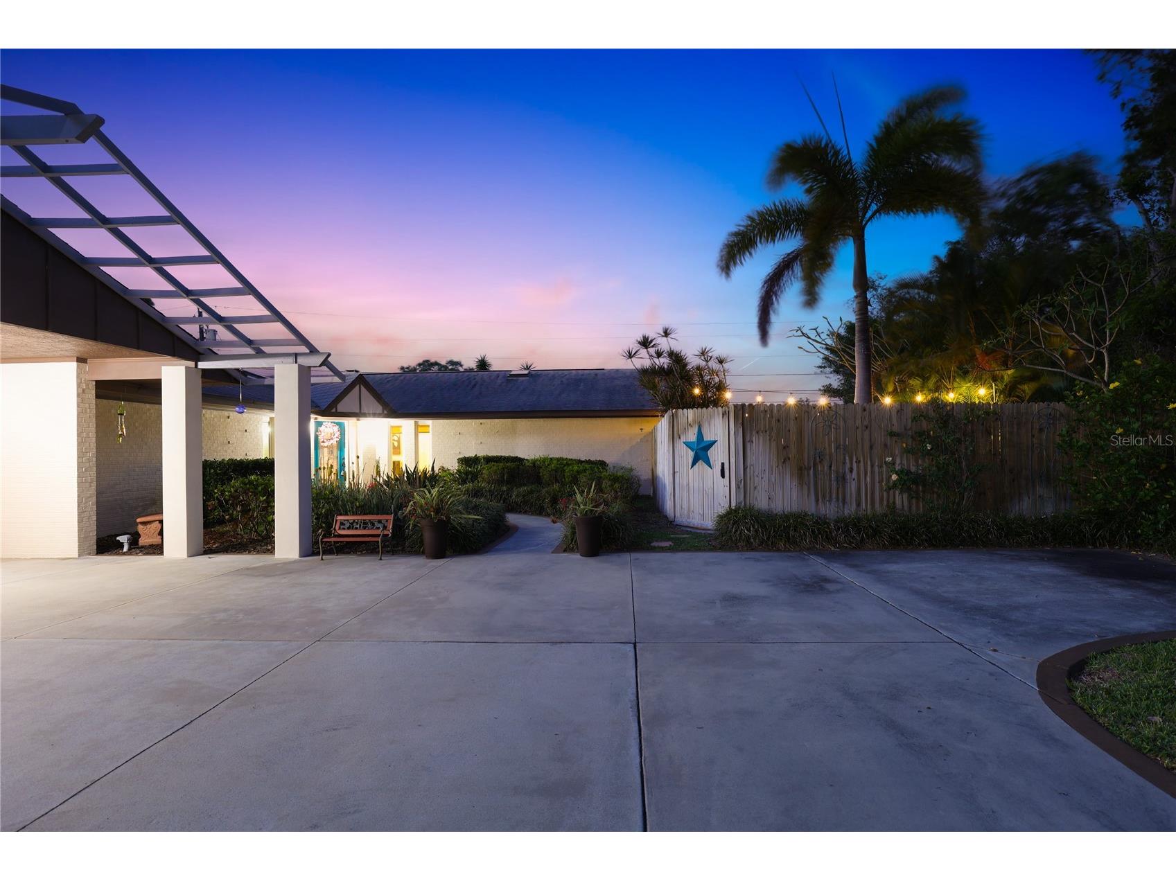 8233 Forest Circle Seminole FL 33776 TB8494962 image60