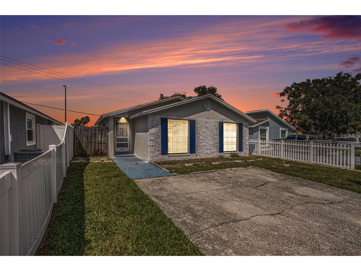 8234 Ravencroft Drive Tampa FL 33615 TB8440684 image1