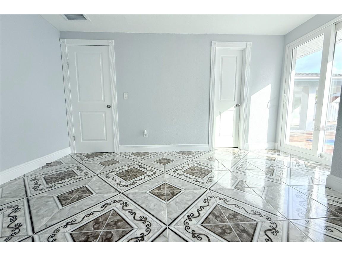 8236 Donaldson Drive Tampa FL 33615 TB8454691 image17