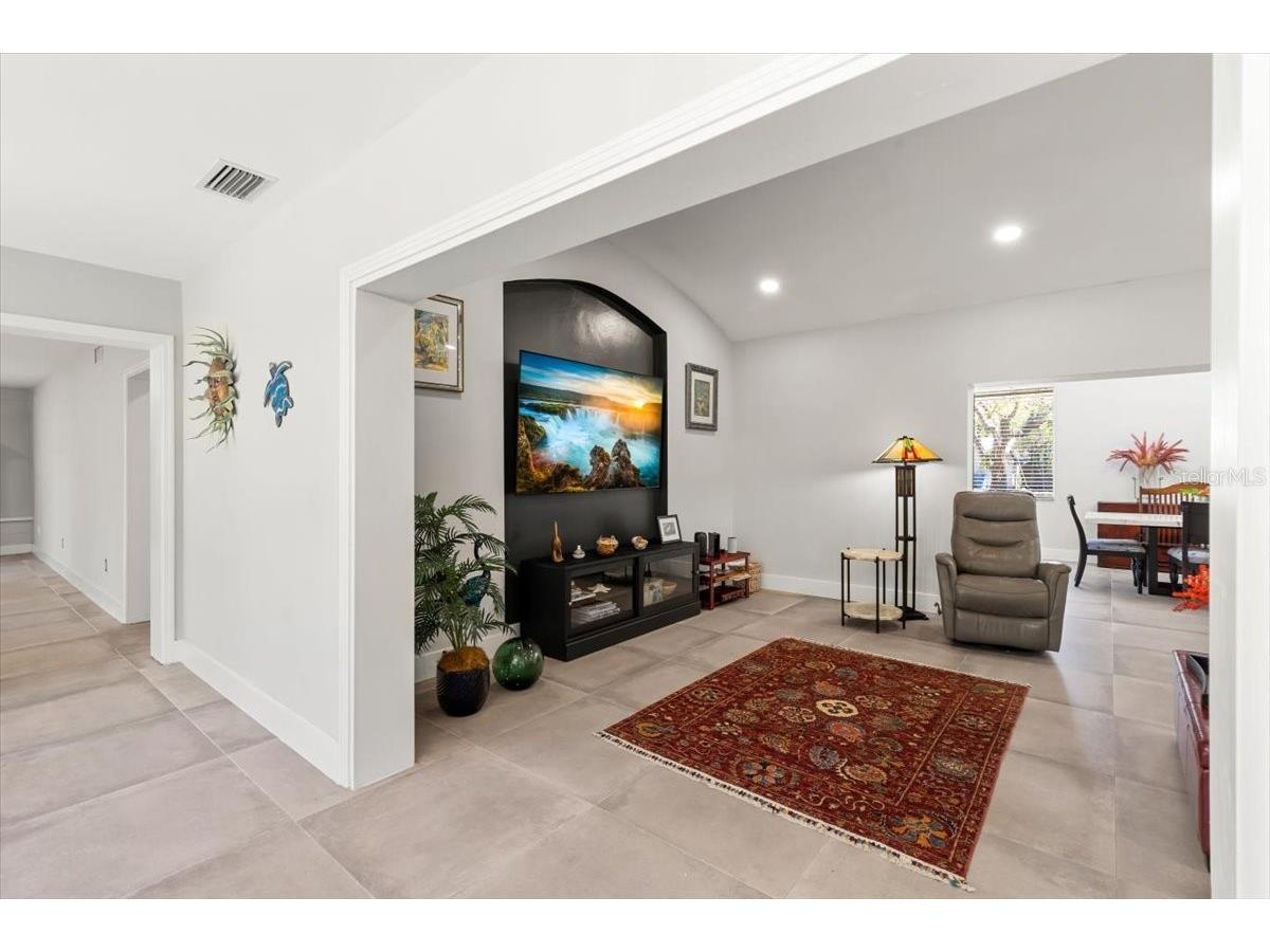 8239 26th Avenue N Saint Petersburg FL 33710 TB8527176 image25