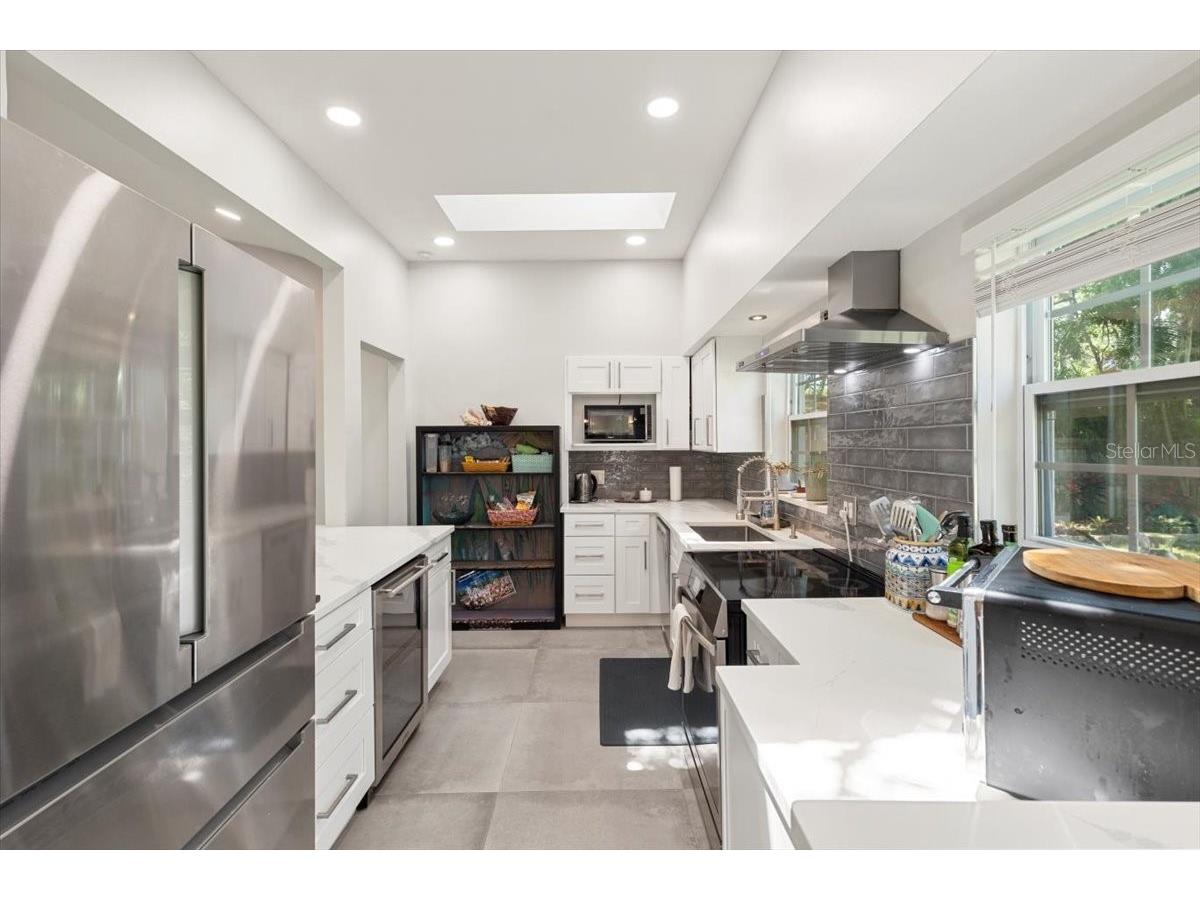 8239 26th Avenue N Saint Petersburg FL 33710 TB8527176 image40