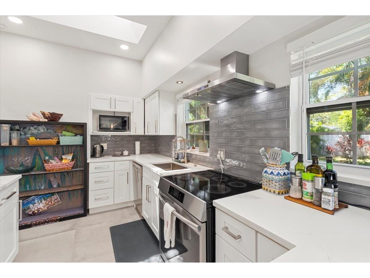 8239 26th Avenue N Saint Petersburg FL 33710 TB8527176 image41