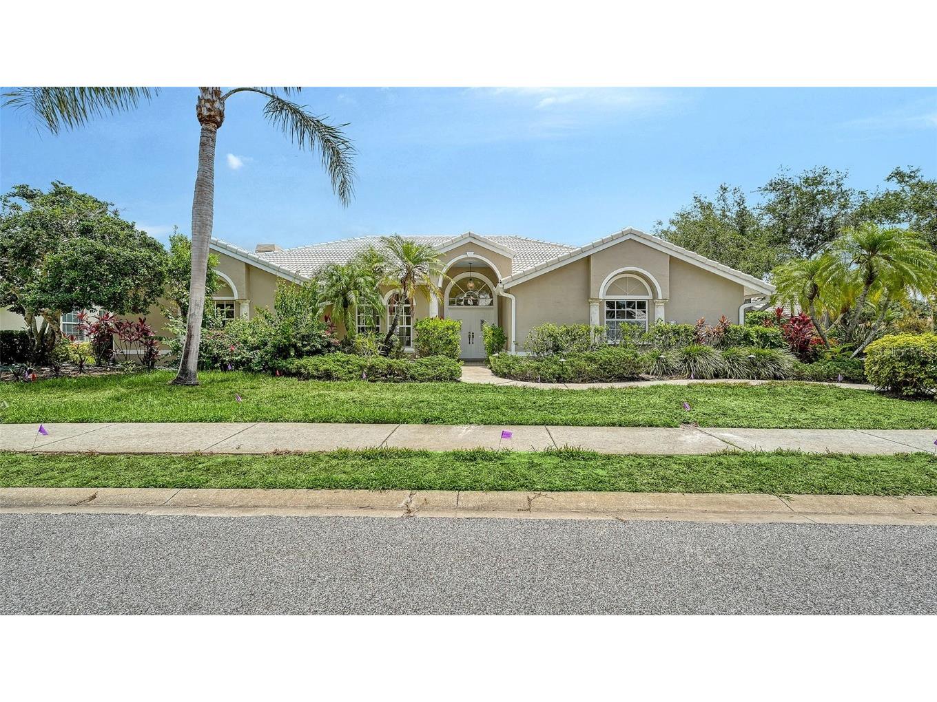 8239 Cypress Hollow Drive Sarasota FL 34238 A4657069 image1