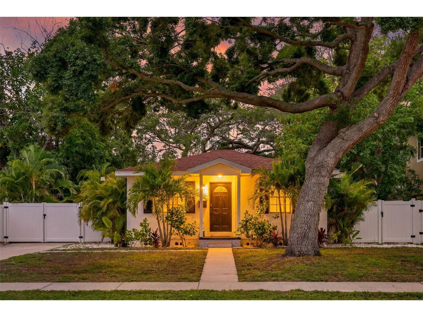 824 59th Ave Ne Saint Petersburg FL 33703 TB8514317 image1