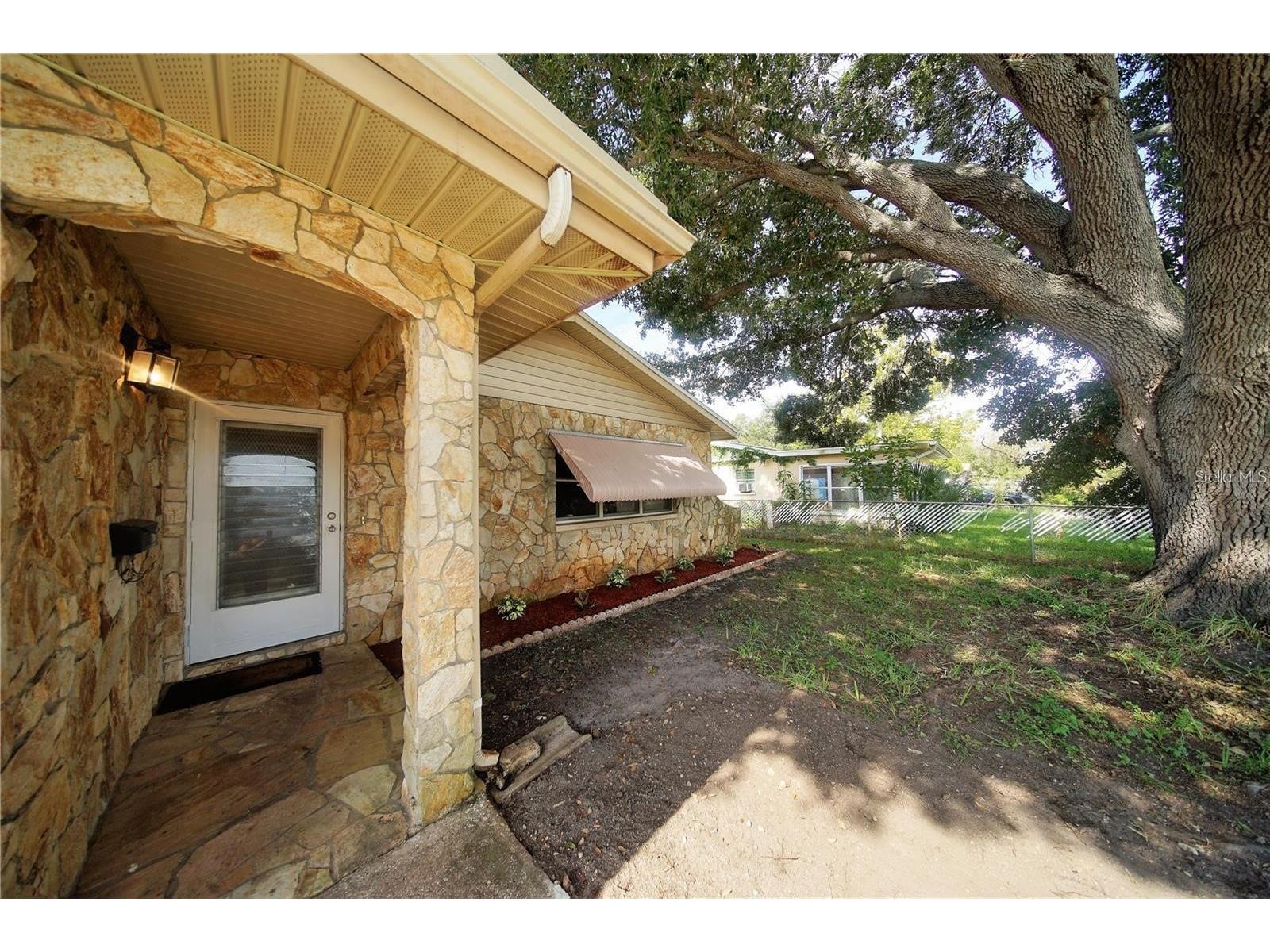 824 62nd Avenue NE Saint Petersburg FL 33702 TB8486145 image1