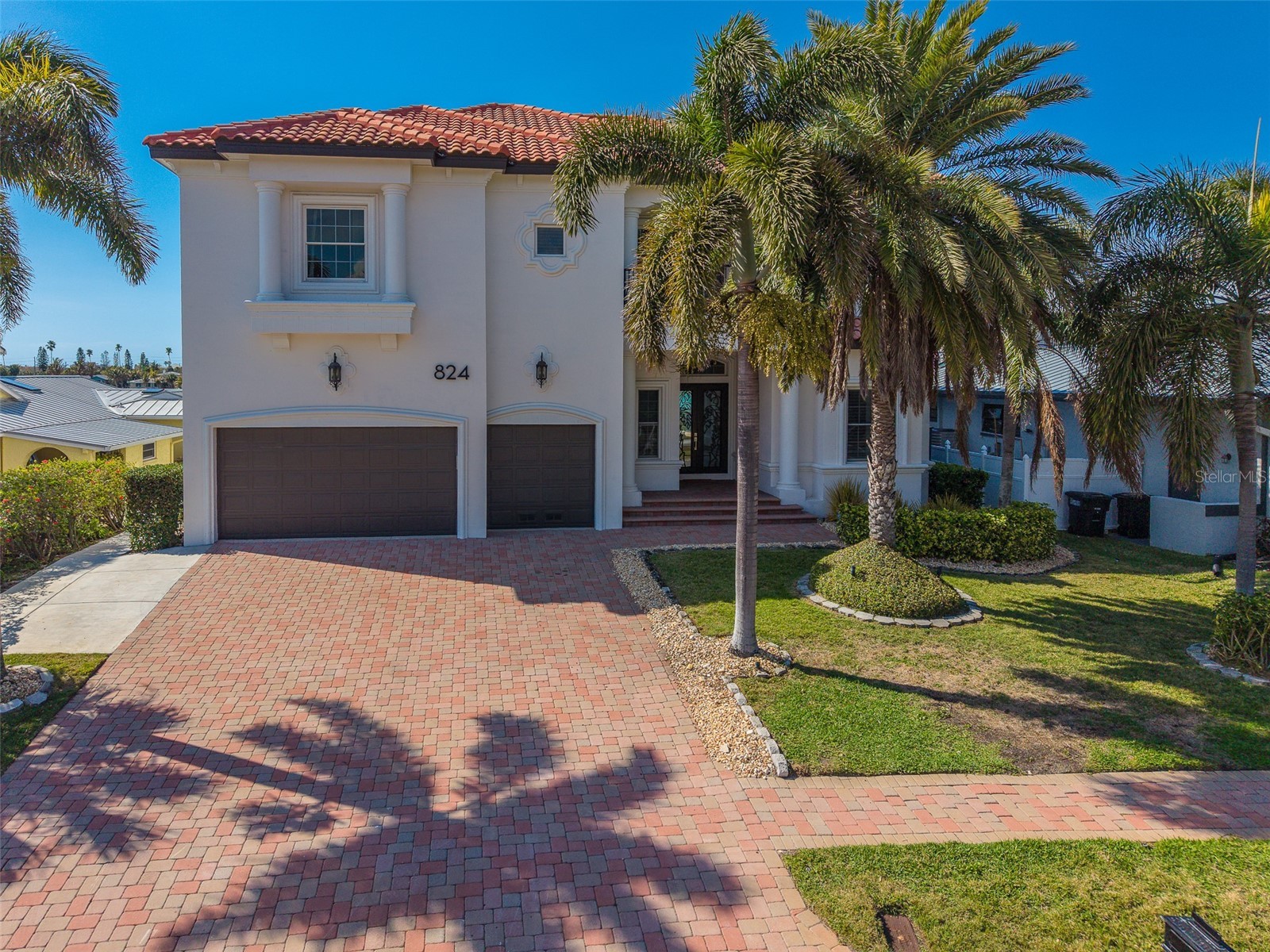 824 Island Way Clearwater Beach FL 33767 - INTERCOASTAL WATERWAY TO GULF TB8481851 image1