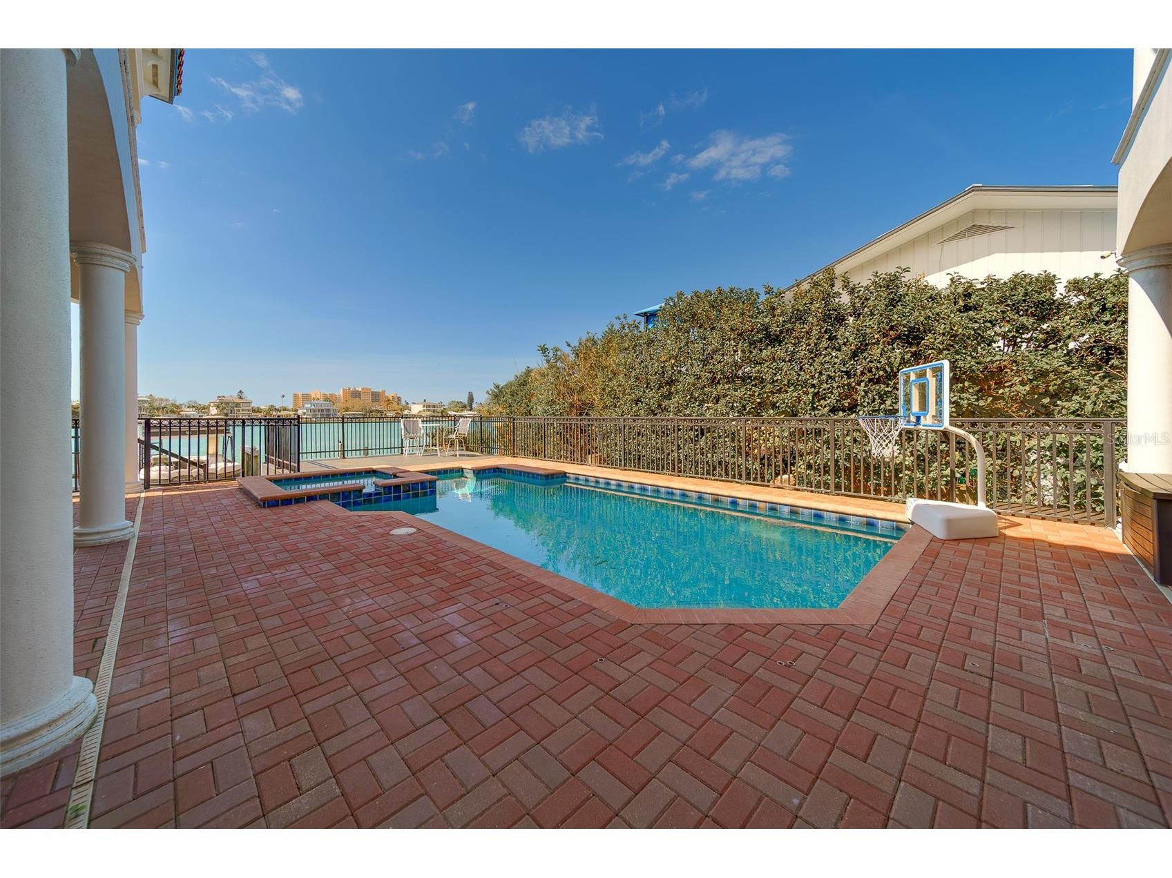 824 Island Way Clearwater Beach FL 33767 - INTERCOASTAL WATERWAY TO GULF TB8481851 image23