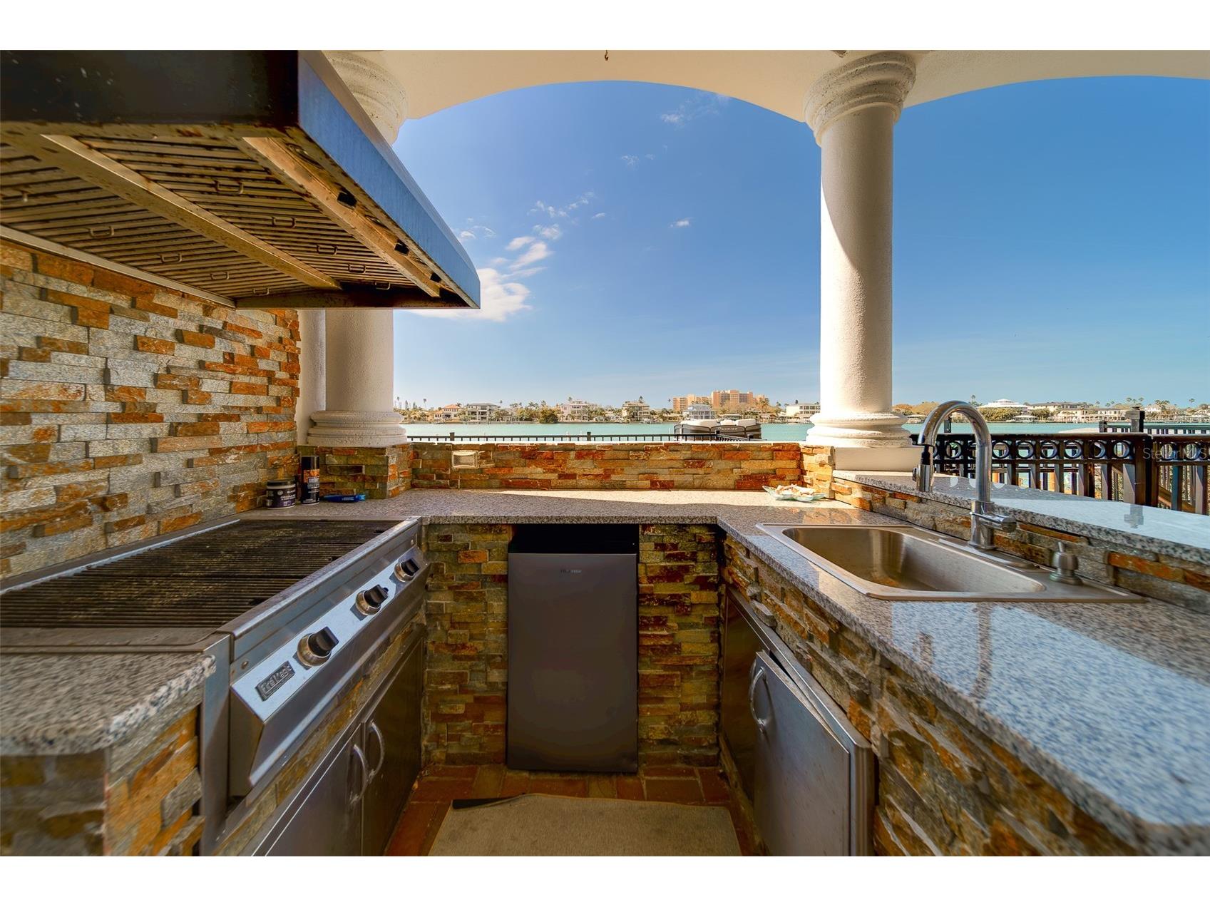 824 Island Way Clearwater Beach FL 33767 - INTERCOASTAL WATERWAY TO GULF TB8481851 image25